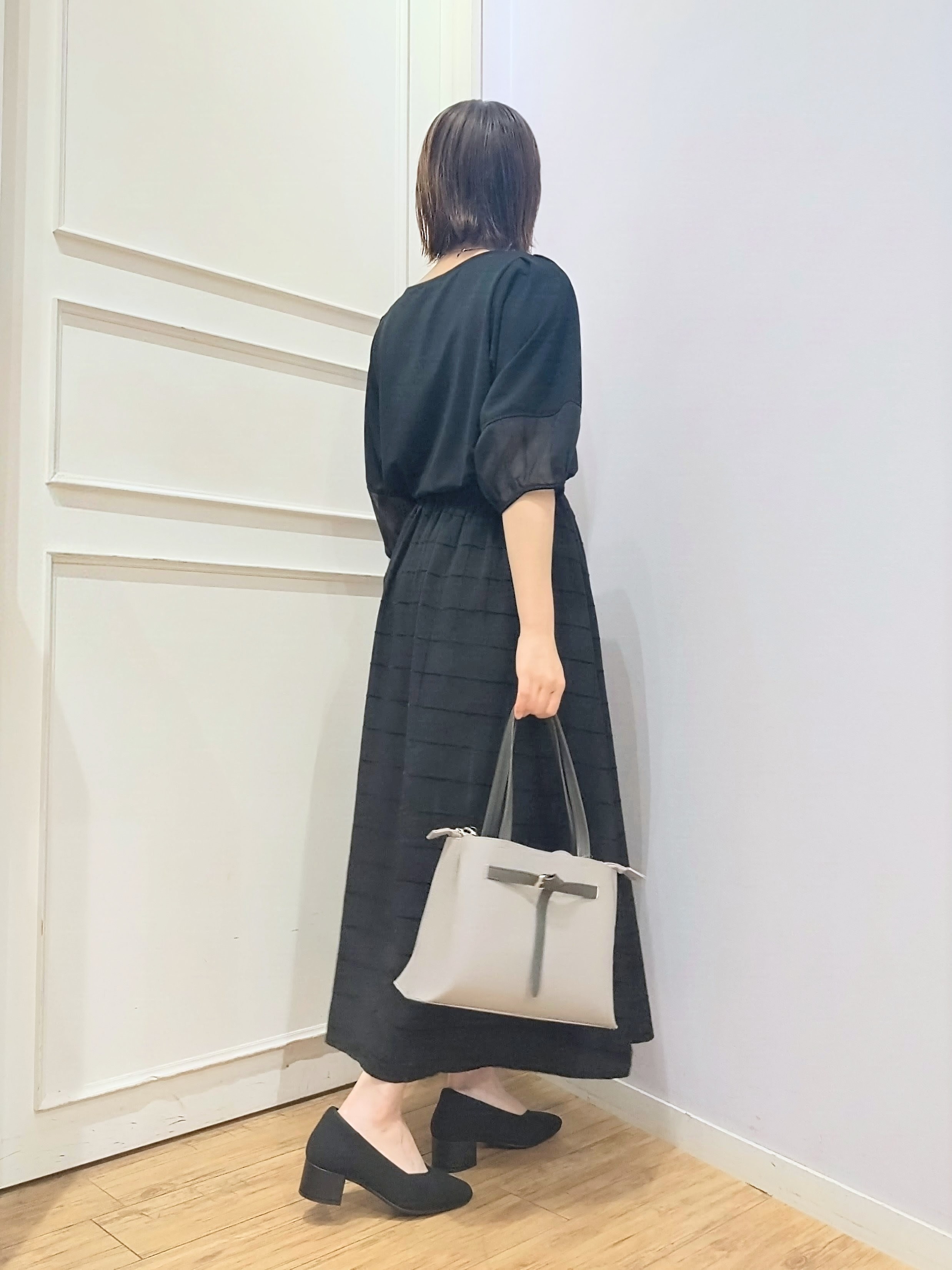 miomioさんの「SHOO･LA･RUE｜【洗濯機可/S-LL】ほんのり透ける 大人のお袖シアー切り替え　ラウンドネックプルオーバー」を使ったコーディネート