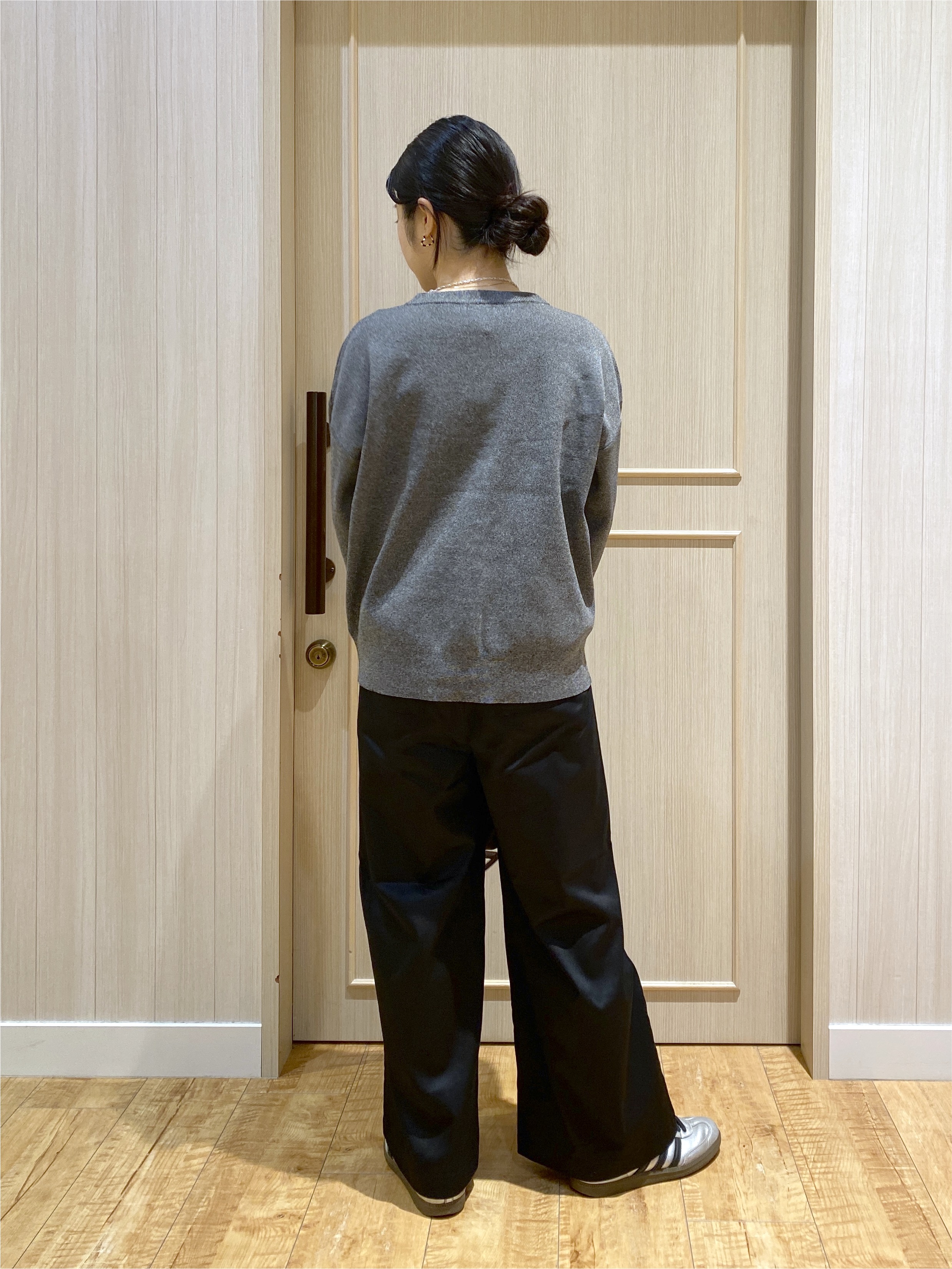 ERIさんの「SHOO･LA･RUE｜【セットアップ可/洗濯機可】軽やかに羽織れる スポンディッシュ ニットカーディガン」を使ったコーディネート