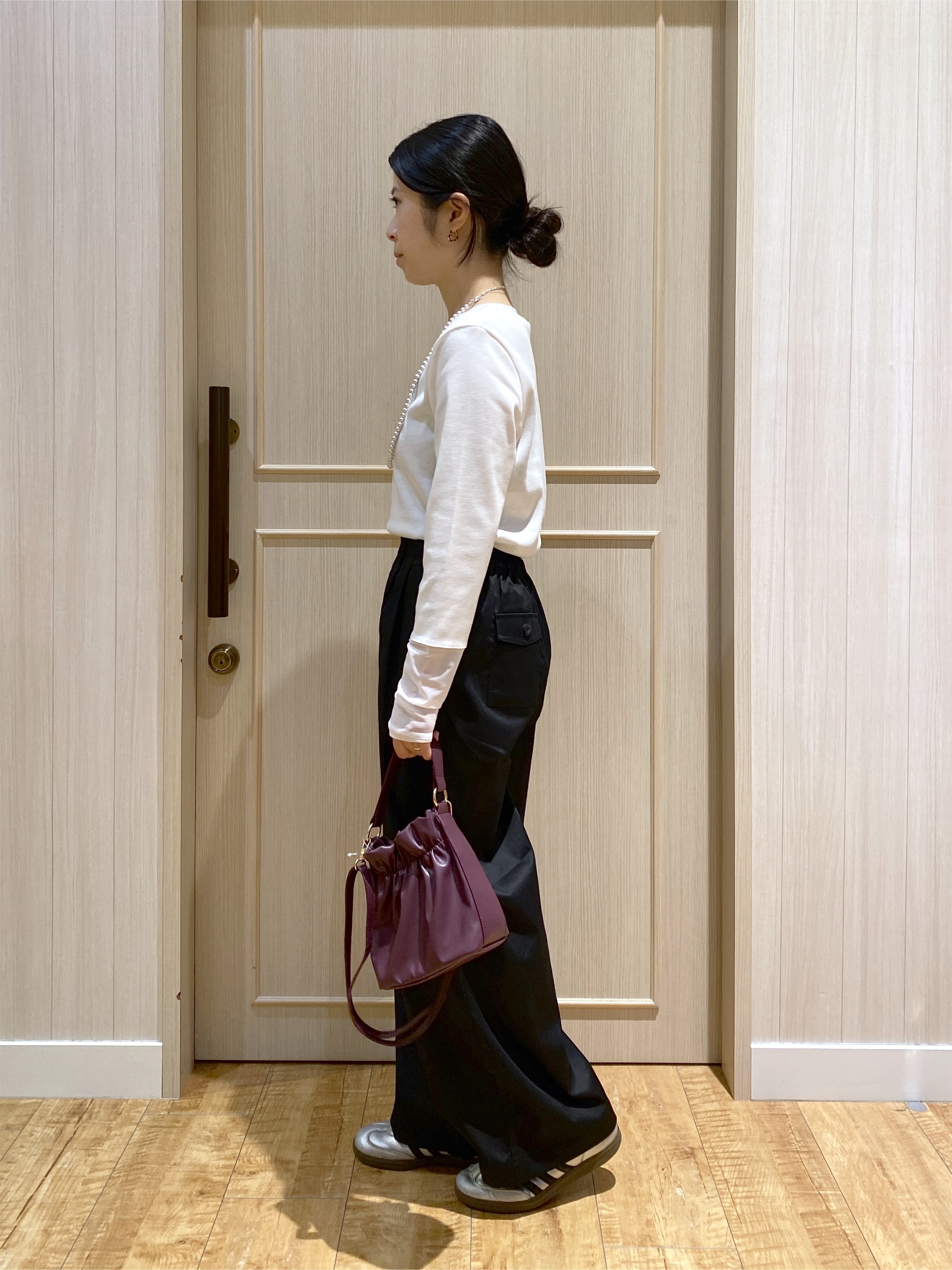 ERIさんの「SHOO･LA･RUE｜【セットアップ可/洗濯機可】軽やかに羽織れる スポンディッシュ ニットカーディガン」を使ったコーディネート