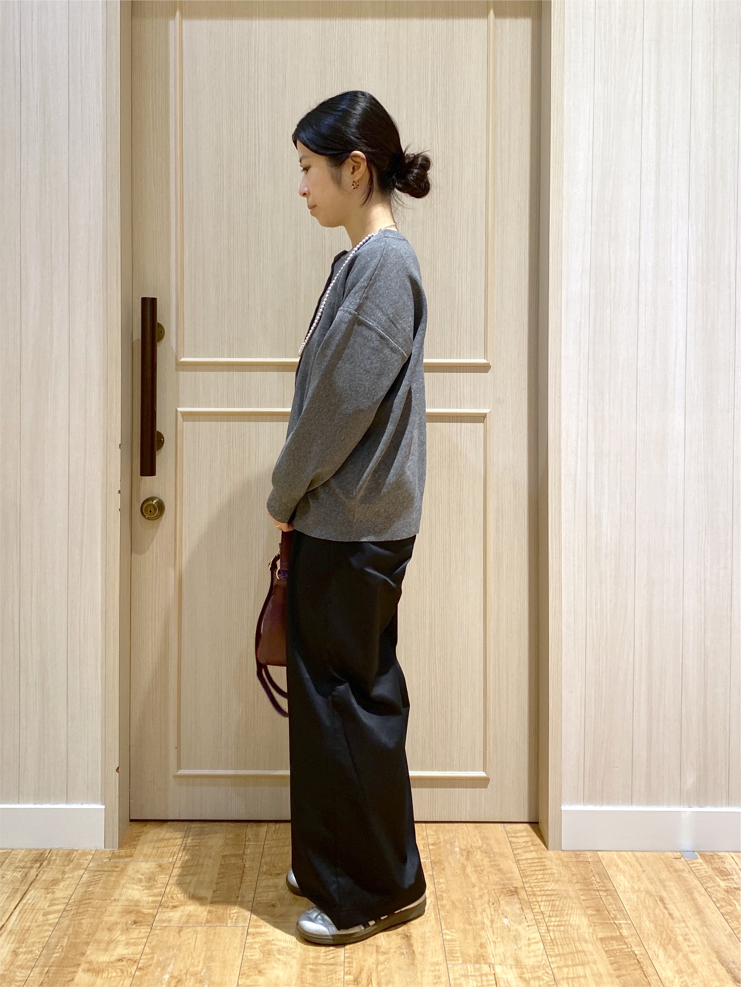 ERIさんの「SHOO･LA･RUE｜【セットアップ可/洗濯機可】軽やかに羽織れる スポンディッシュ ニットカーディガン」を使ったコーディネート