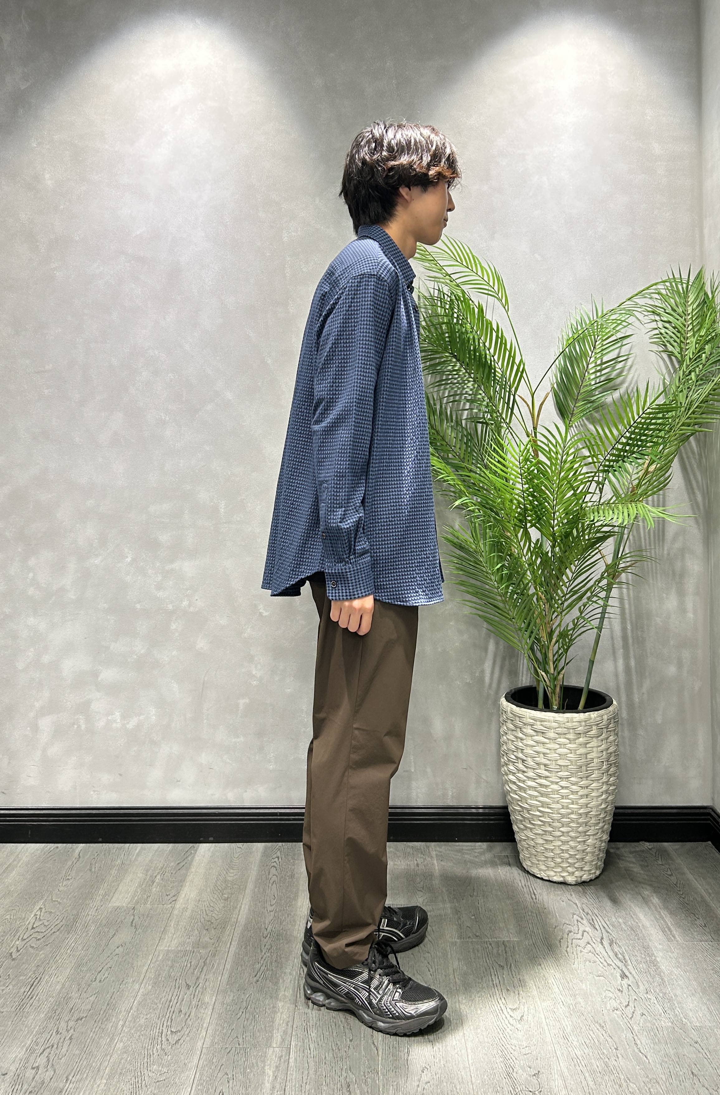 ruiさんの「TAKEO KIKUCHI｜【抗菌防臭/シーズンレス】シアサッカーギンガムチェック ストレッチシャツ」を使ったコーディネート