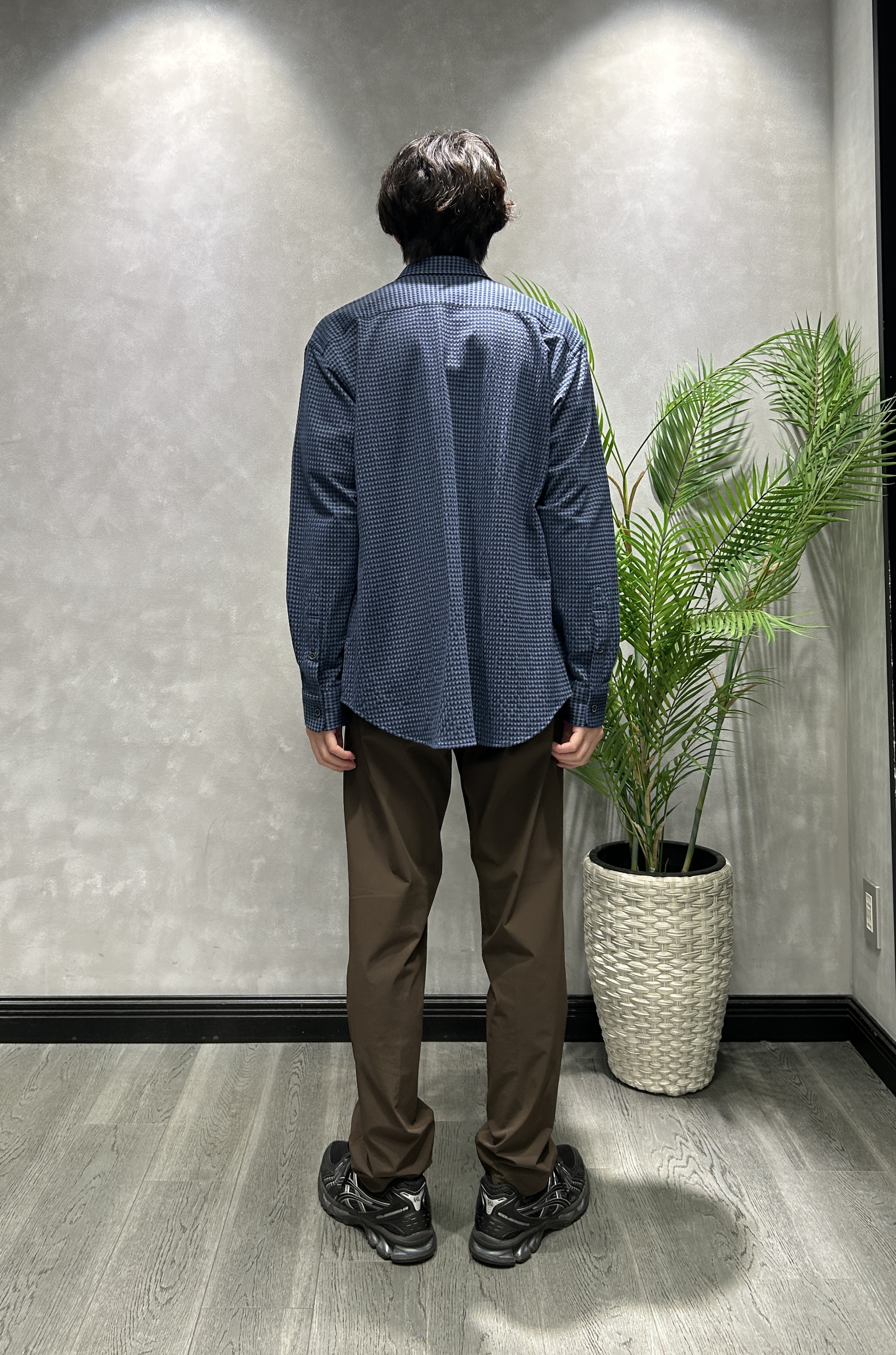 ruiさんの「TAKEO KIKUCHI｜【抗菌防臭/シーズンレス】シアサッカーギンガムチェック ストレッチシャツ」を使ったコーディネート