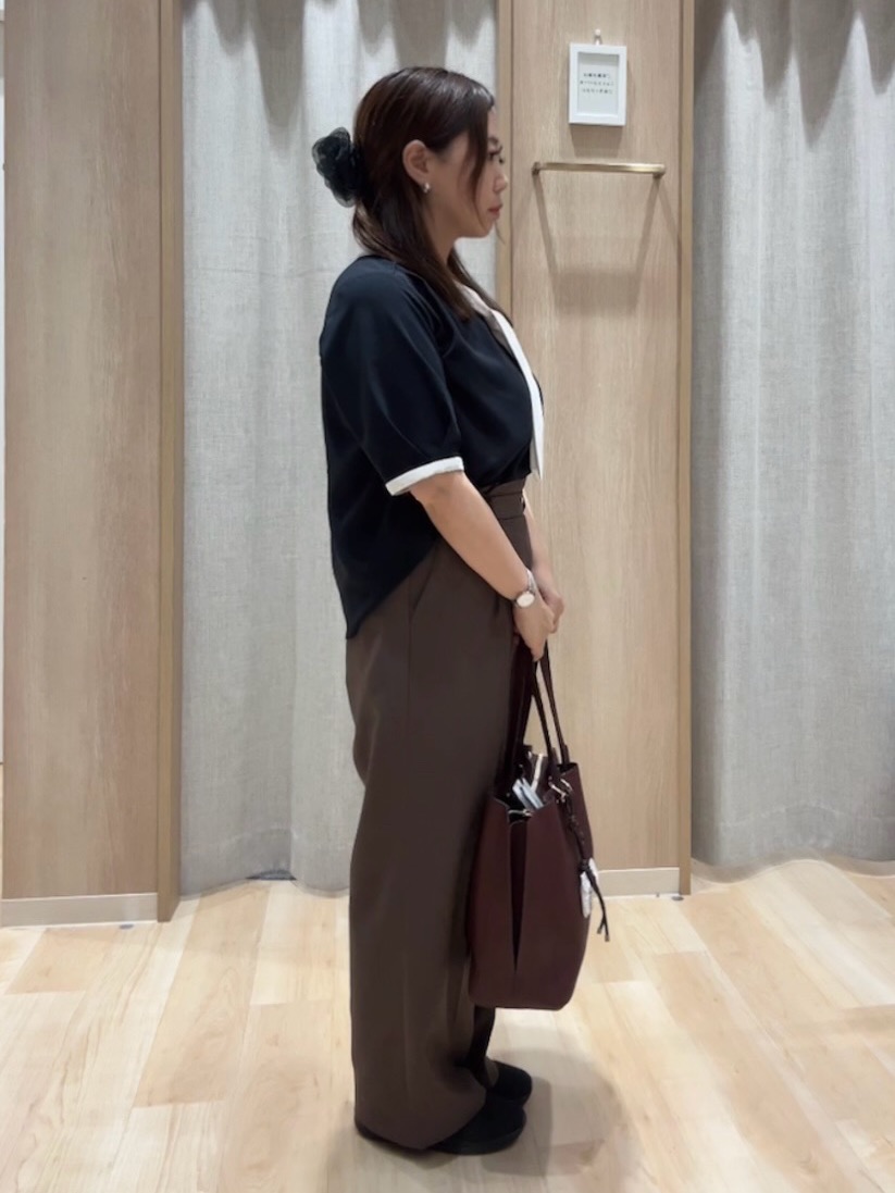 たけちゃんさんの「grove｜【洗濯機OK/シワになりにくい】1枚で華やぐ配色ボウタイブラウス」を使ったコーディネート