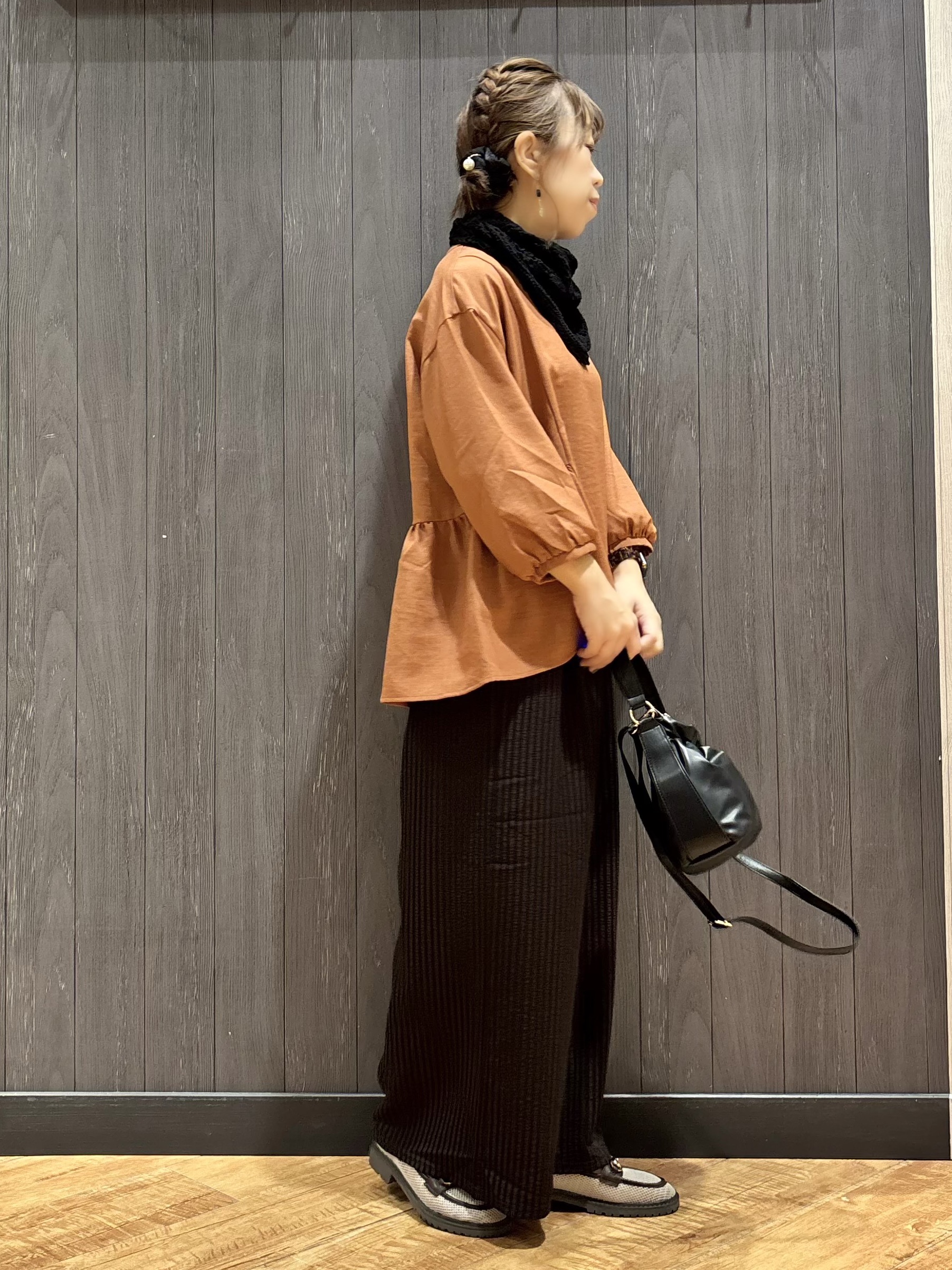 meiさんの「SHOO･LA･RUE｜【S-LL/洗濯機可/体型カバー】サイドギャザーで後ろも魅せる 7分袖ペプラムブラウス」を使ったコーディネート