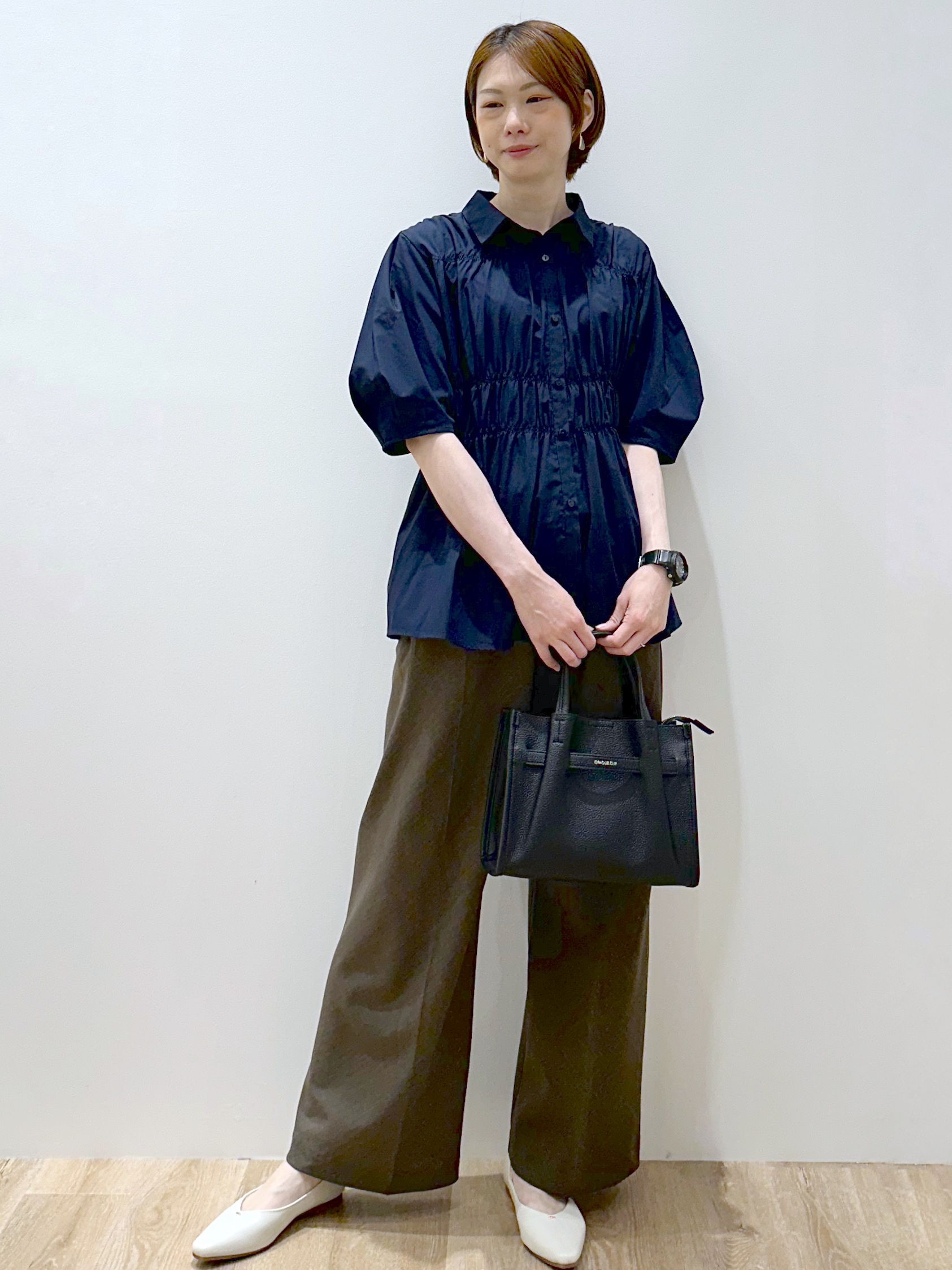 yurieさんの「OPAQUE.CLIP｜シャーリングブラウス【洗濯機OK】」を使ったコーディネート