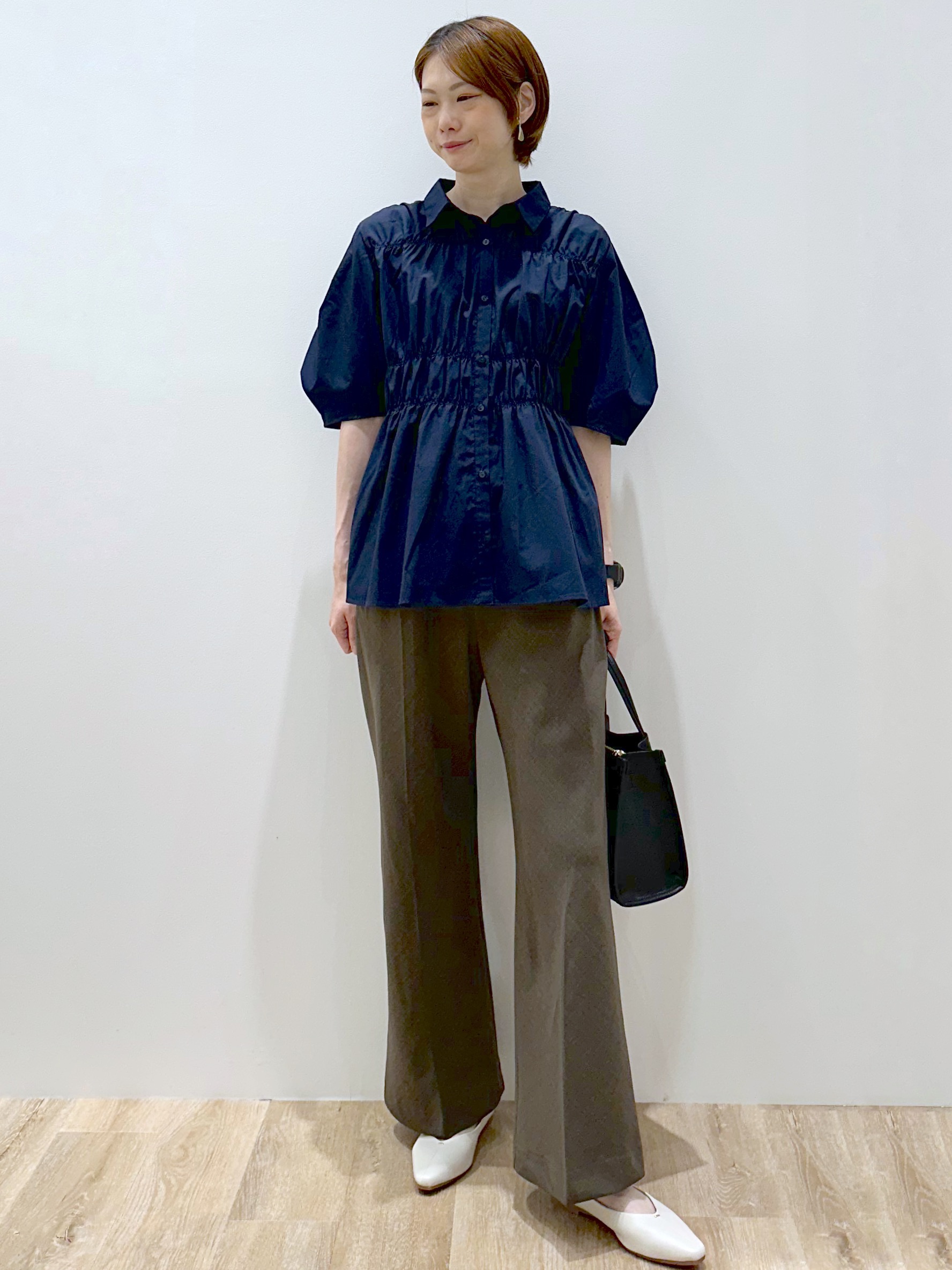 yurieさんの「OPAQUE.CLIP｜シャーリングブラウス【洗濯機OK】」を使ったコーディネート
