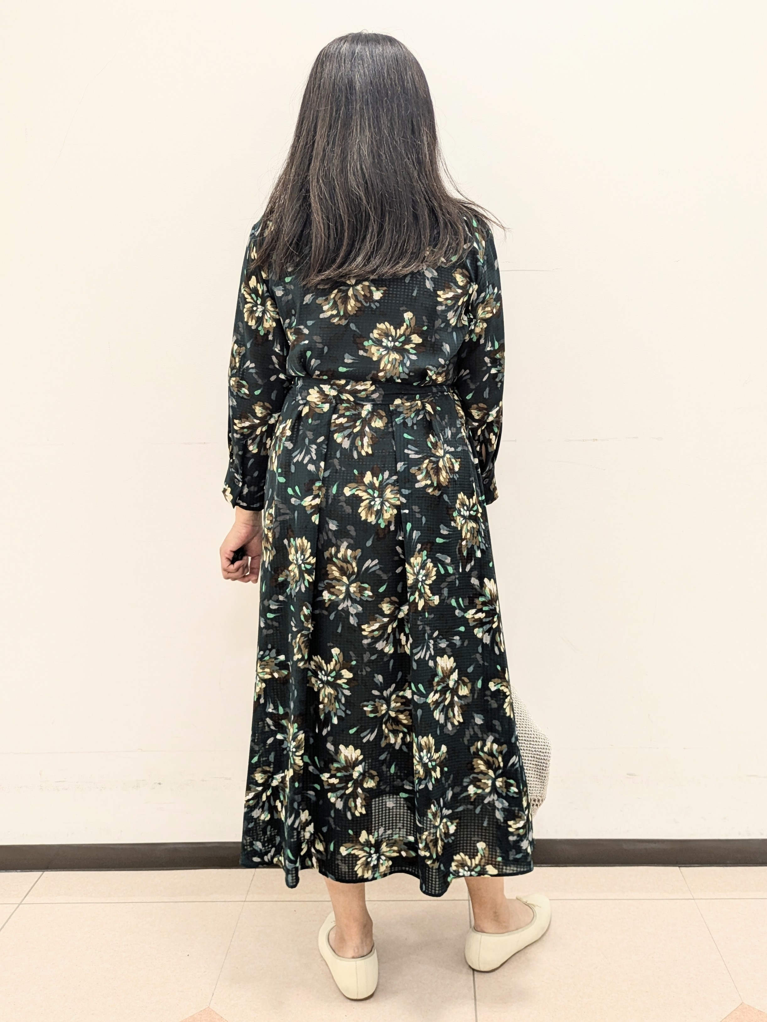 ともさんの「UNTITLED｜フラワープリントワンピース」を使ったコーディネート