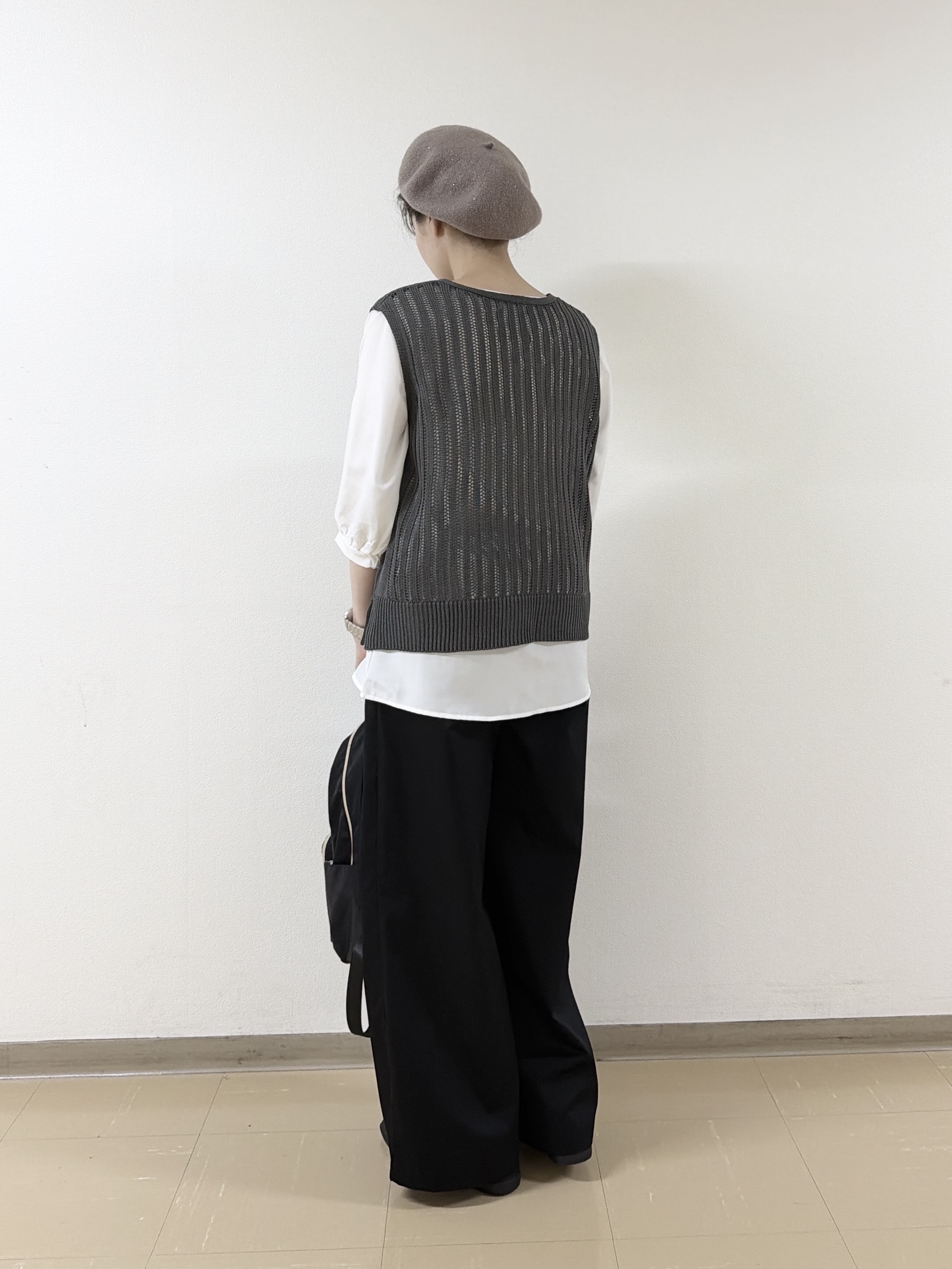 あんづさんの「SHOO･LA･RUE｜【2点セット/洗濯機可/S-LL】透かし編みニットベスト＋5分袖シャツ」を使ったコーディネート
