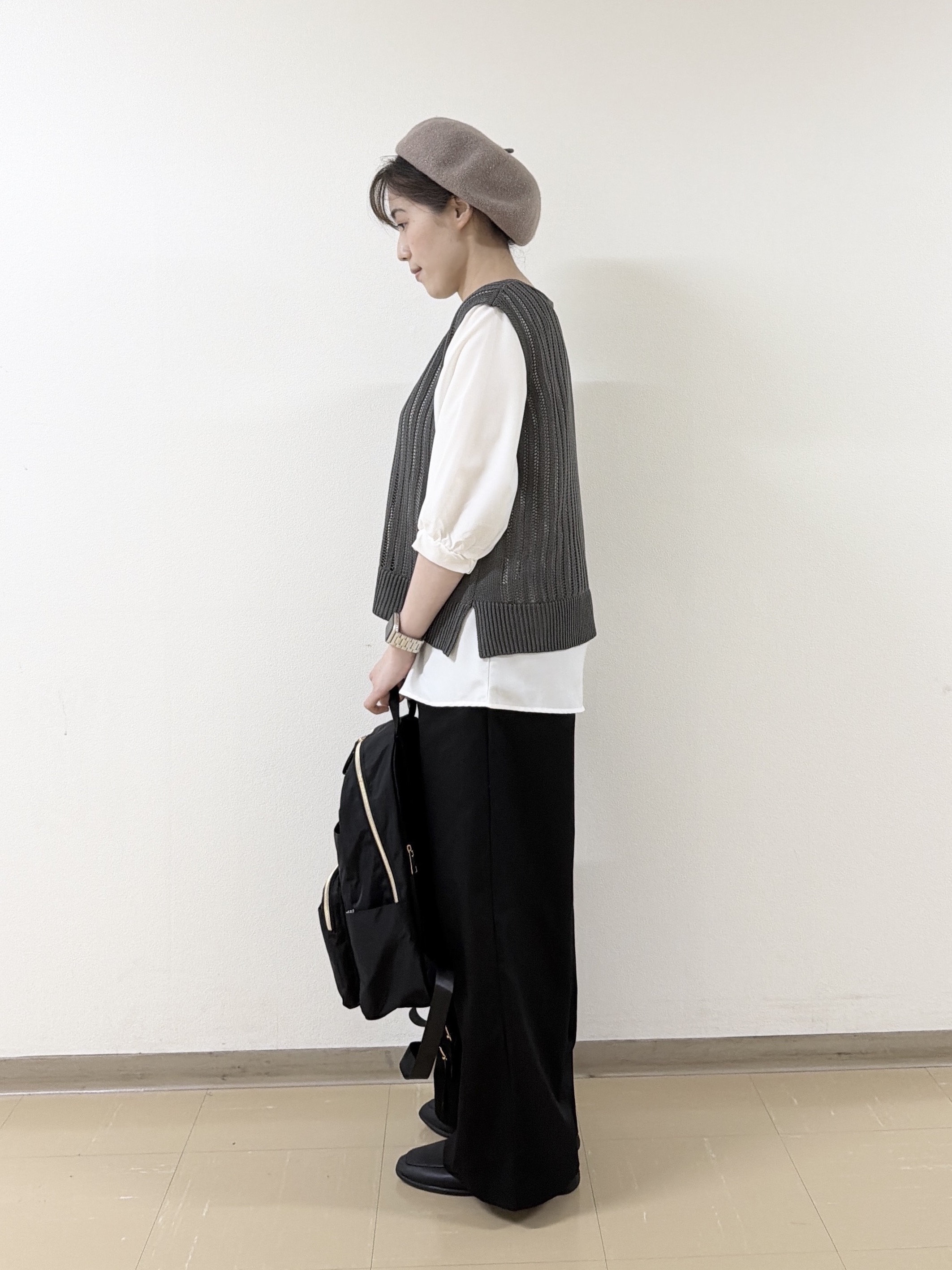 あんづさんの「SHOO･LA･RUE｜【2点セット/洗濯機可/S-LL】透かし編みニットベスト＋5分袖シャツ」を使ったコーディネート