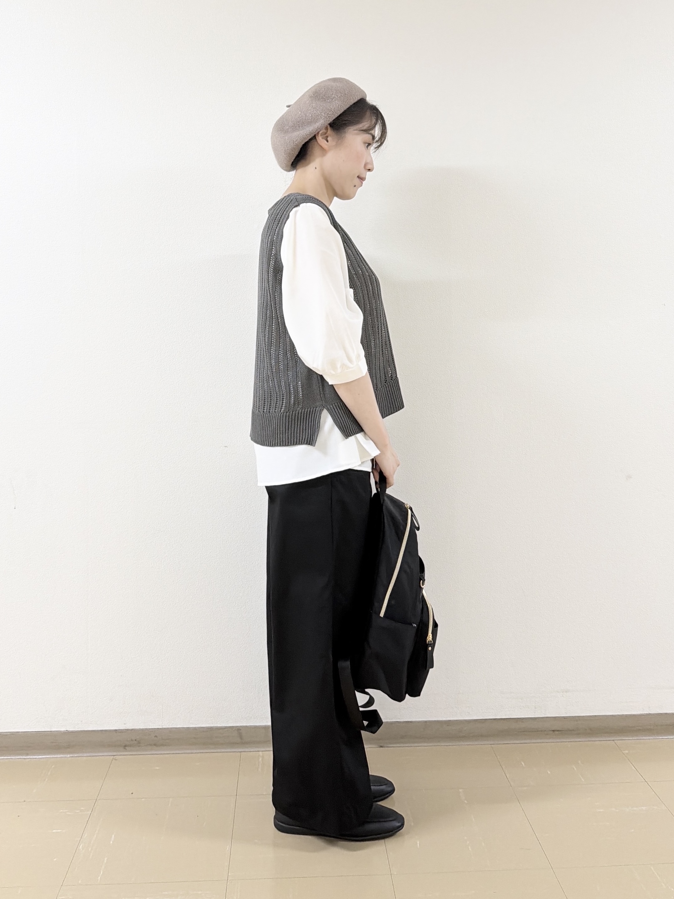 あんづさんの「SHOO･LA･RUE｜【2点セット/洗濯機可/S-LL】透かし編みニットベスト＋5分袖シャツ」を使ったコーディネート