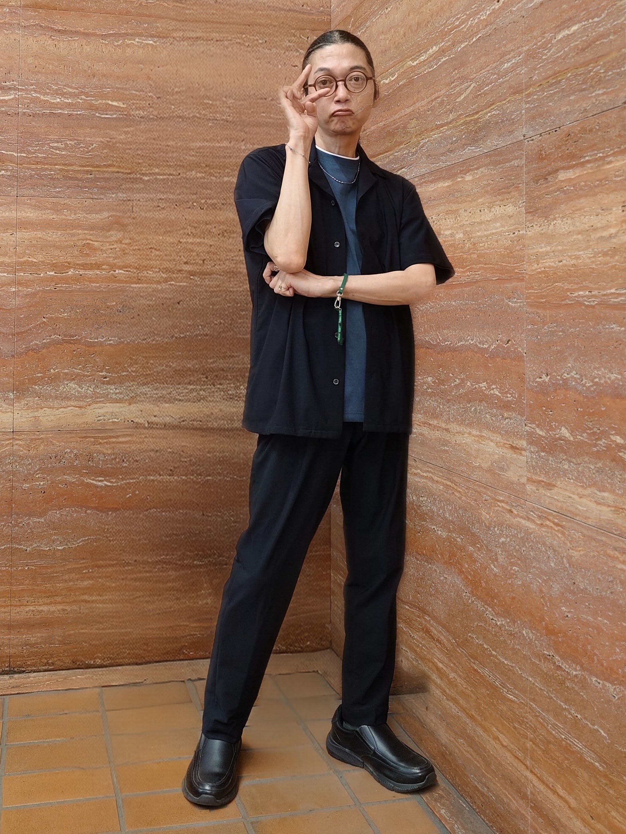 かしげるさんの「TAKEO KIKUCHI｜【汗染み軽減/接触冷感】フェイクレイヤード ワンポイント刺繍Ｔシャツ」を使ったコーディネート