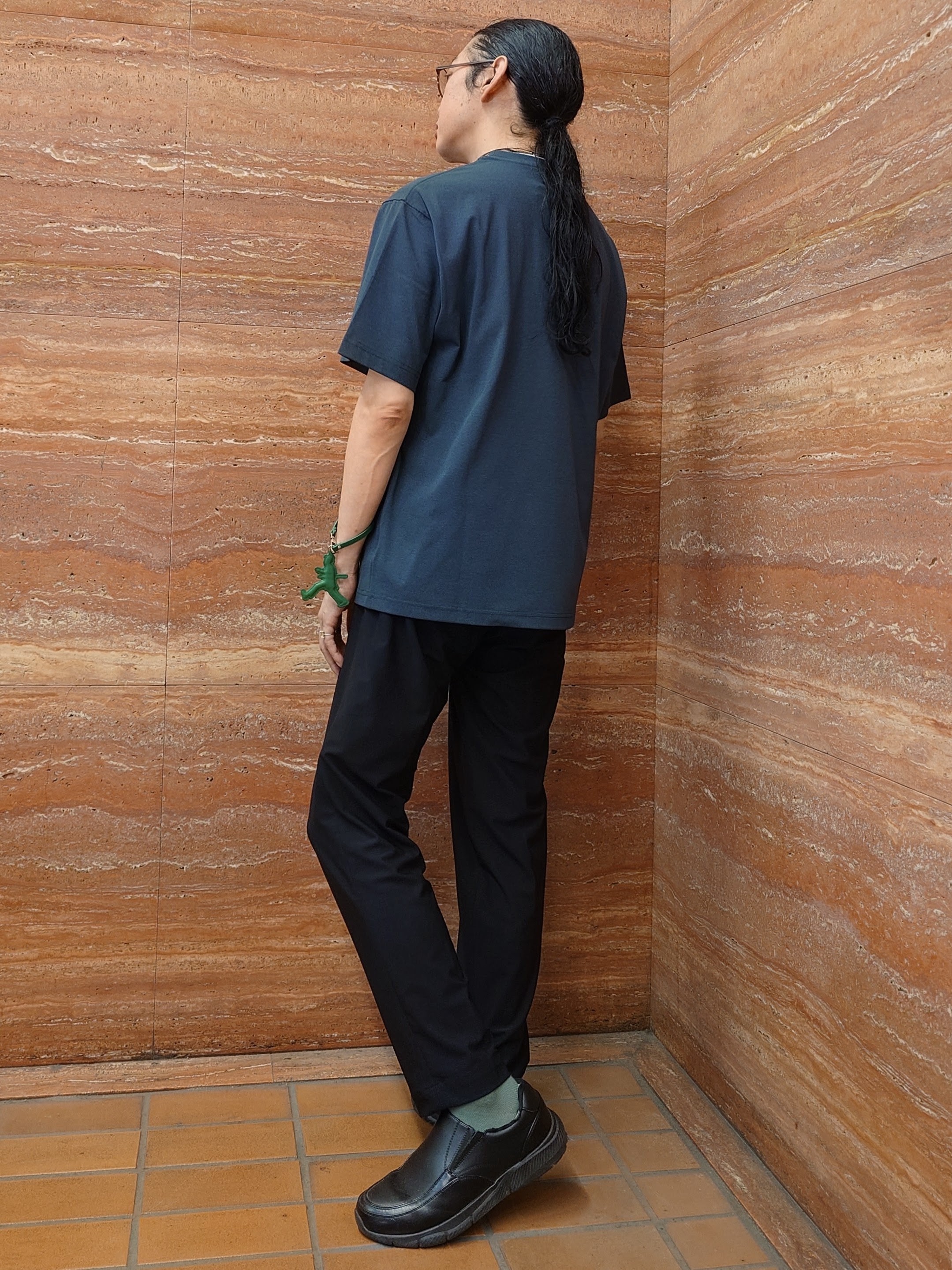 かしげるさんの「TAKEO KIKUCHI｜【汗染み軽減/接触冷感】フェイクレイヤード ワンポイント刺繍Ｔシャツ」を使ったコーディネート