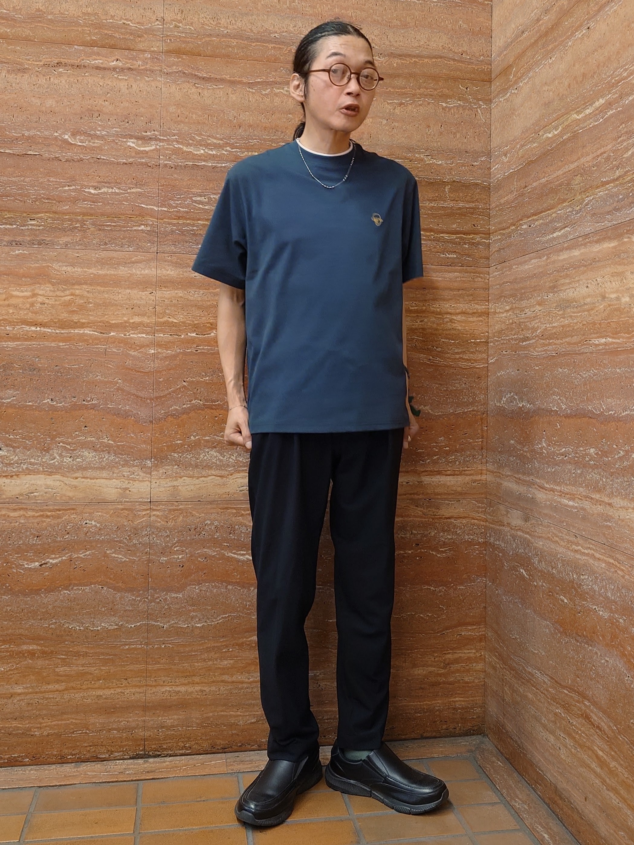 かしげるさんの「TAKEO KIKUCHI｜【汗染み軽減/接触冷感】フェイクレイヤード ワンポイント刺繍Ｔシャツ」を使ったコーディネート
