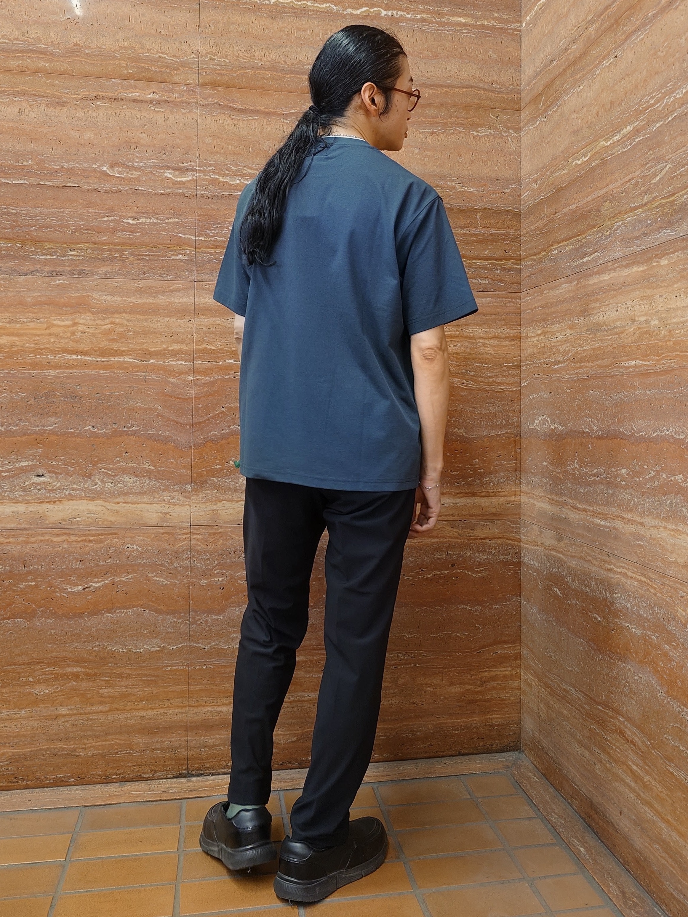 かしげるさんの「TAKEO KIKUCHI｜【汗染み軽減/接触冷感】フェイクレイヤード ワンポイント刺繍Ｔシャツ」を使ったコーディネート