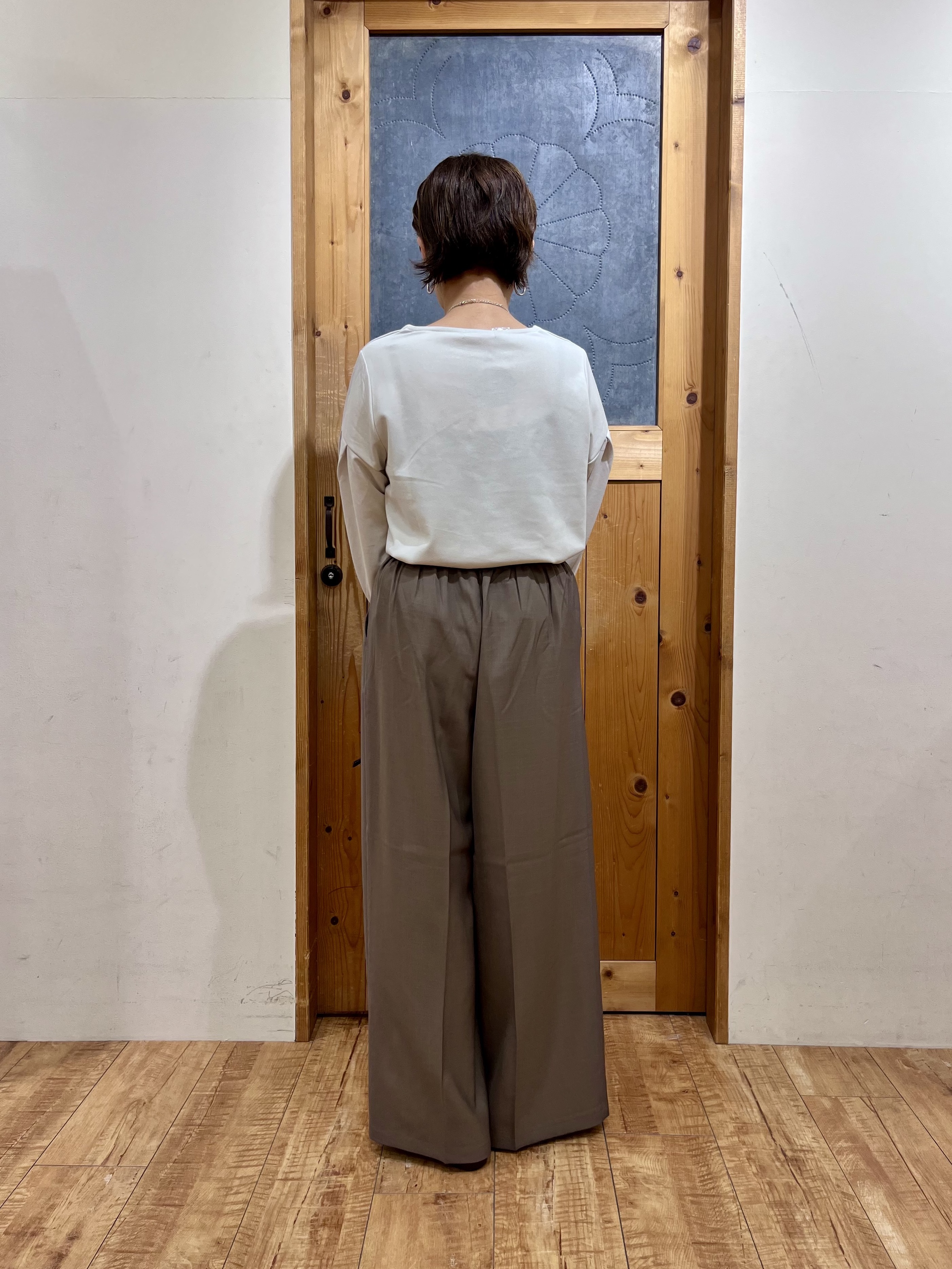 ゆみさんの「SHOO･LA･RUE｜【着丈選べる/2点セット/S-LL/洗濯機可】ネックレス付き 着心地さらり7分袖ブラウス」を使ったコーディネート