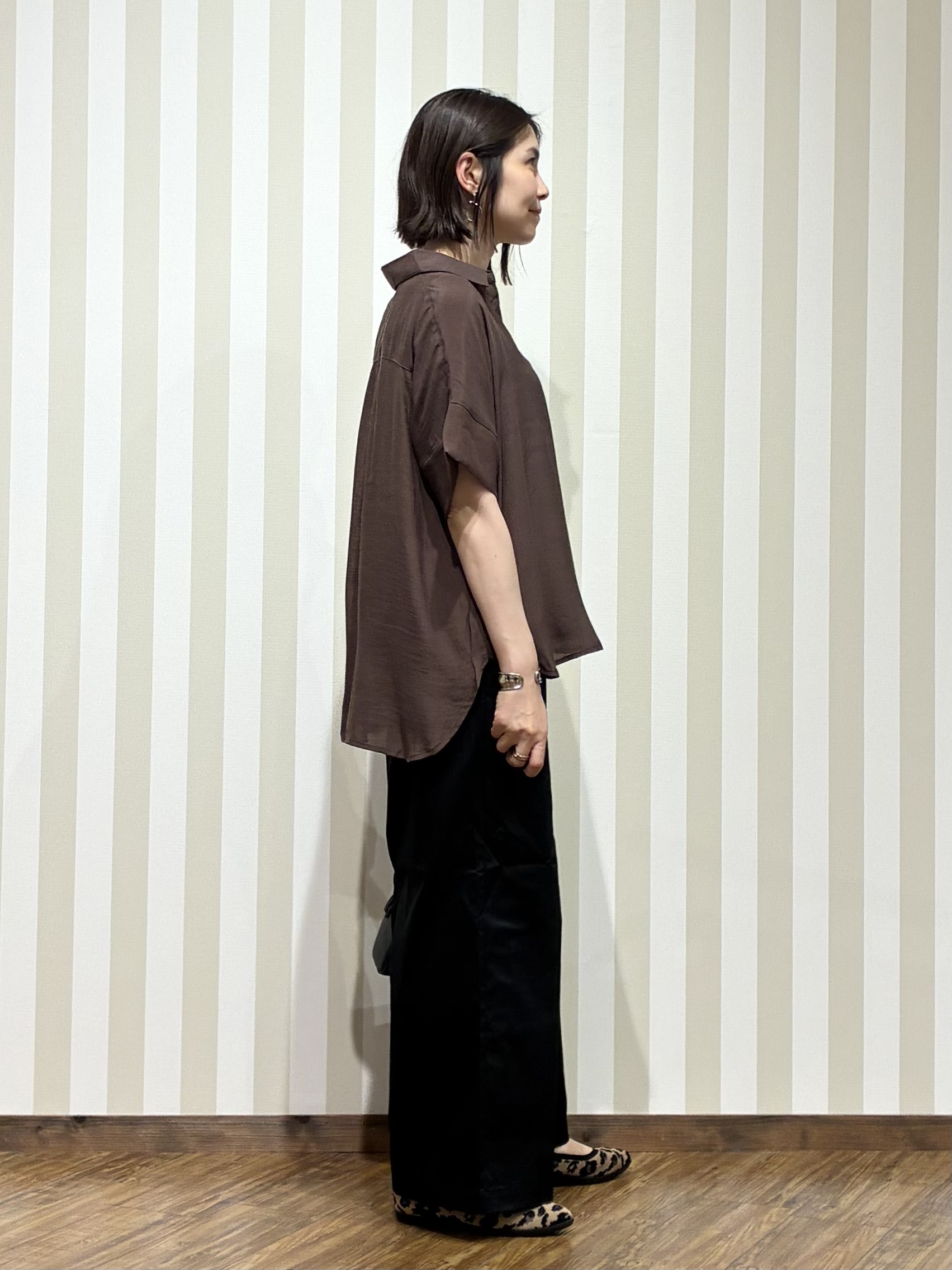 SAOさんの「SHOO･LA･RUE｜【2点セット/S-LL/洗濯機可】時短でコーデ決まる スラブスキッパーシャツ＋タンクトップ」を使ったコーディネート