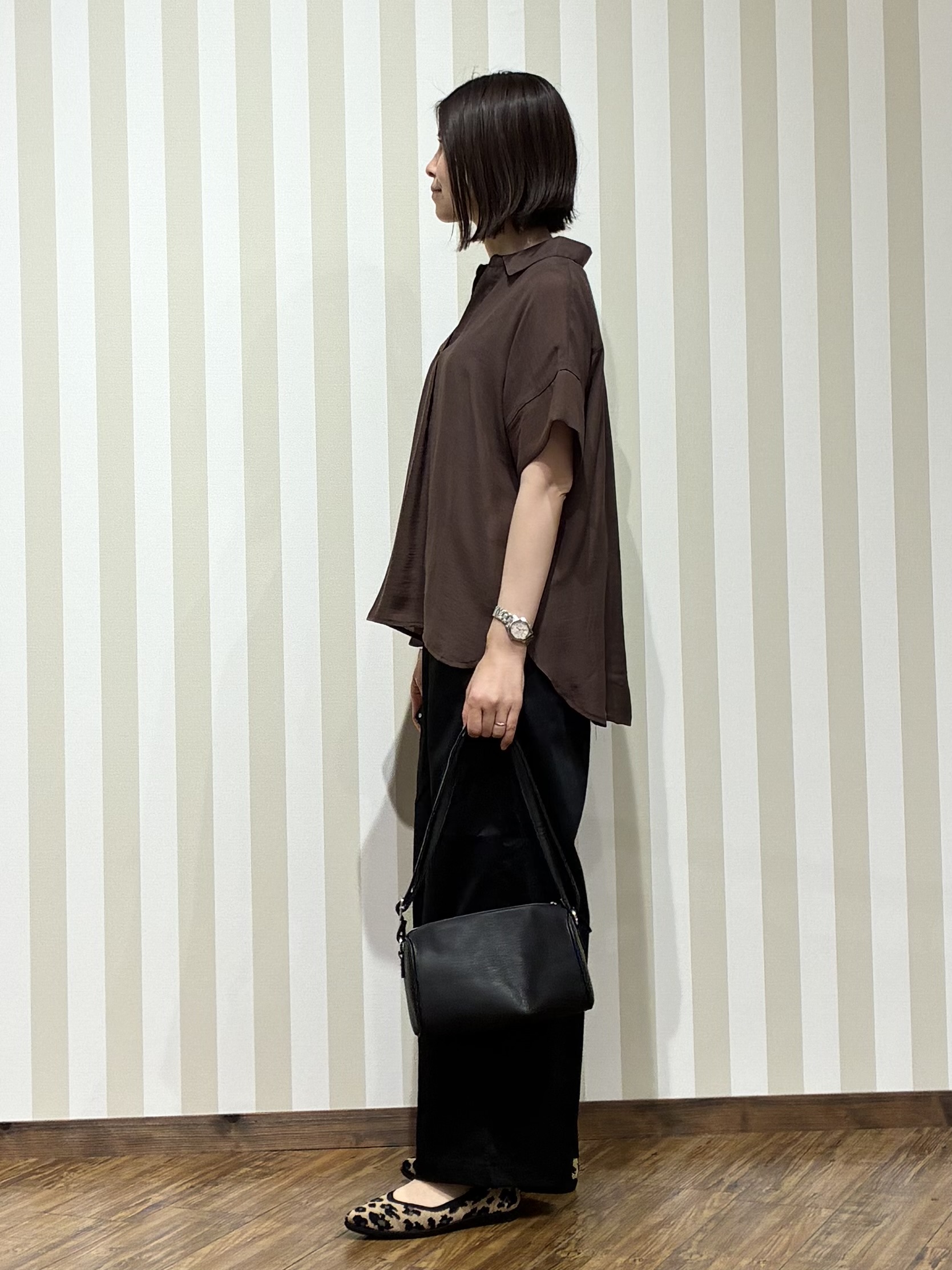 SAOさんの「SHOO･LA･RUE｜【2点セット/S-LL/洗濯機可】時短でコーデ決まる スラブスキッパーシャツ＋タンクトップ」を使ったコーディネート