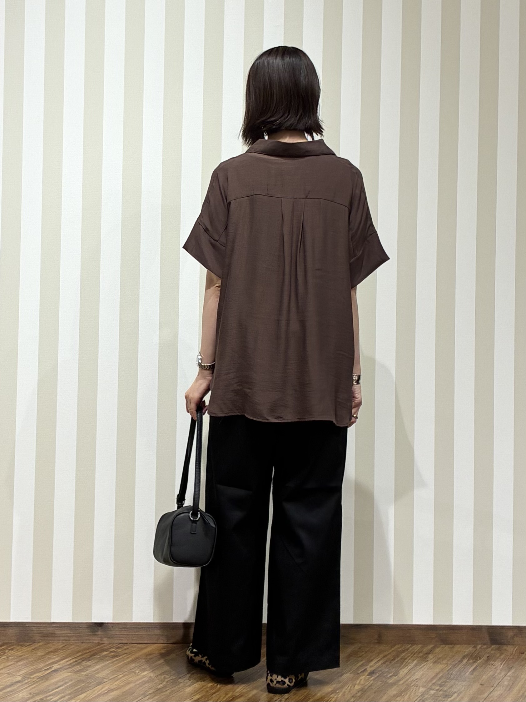 SAOさんの「SHOO･LA･RUE｜【2点セット/S-LL/洗濯機可】時短でコーデ決まる スラブスキッパーシャツ＋タンクトップ」を使ったコーディネート