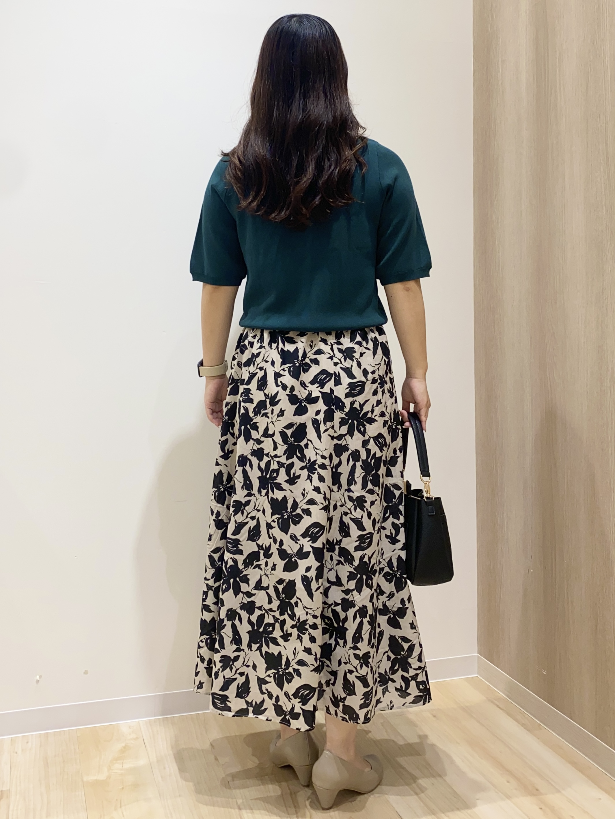 HANAさんの「grove｜バイカラーフラワーフレアスカート」を使ったコーディネート