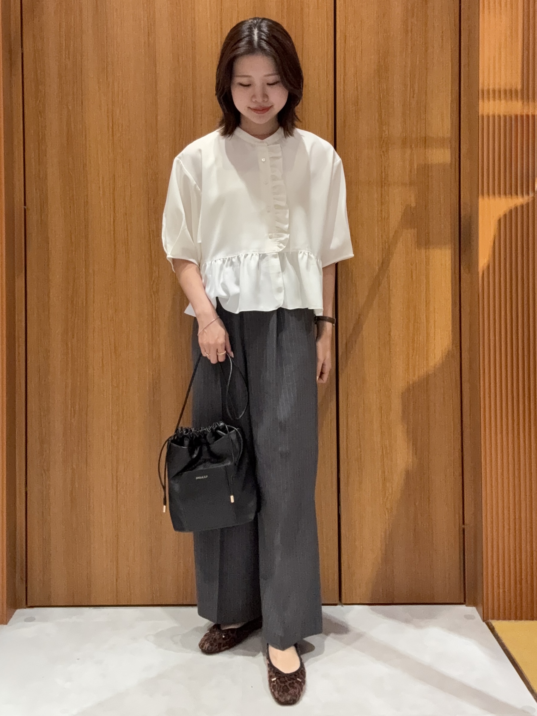 あかりさんの「index｜【UV／接触冷感／吸水速乾】フリルペプラムブラウス《防シワ／洗濯機OK》」を使ったコーディネート