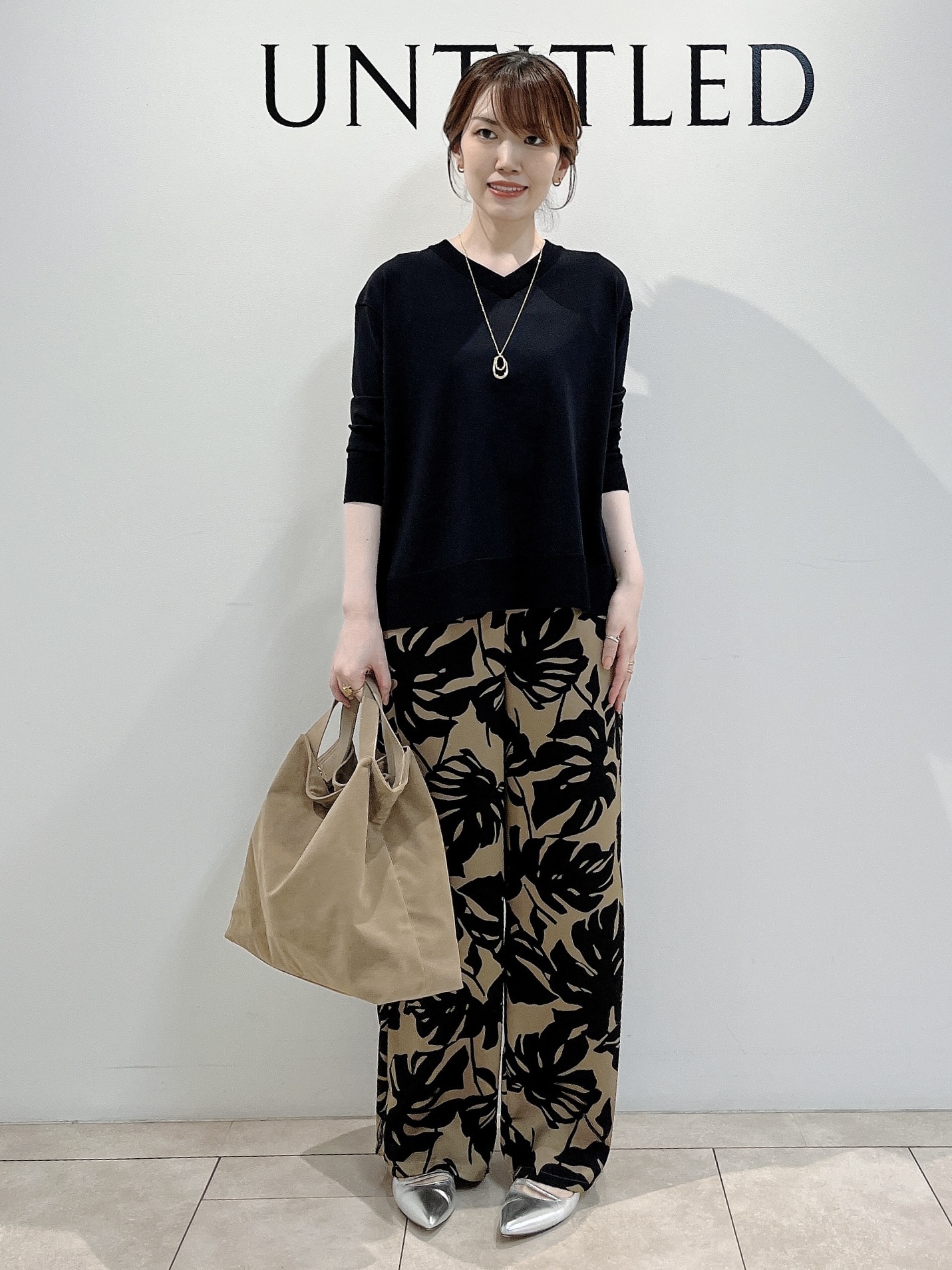 hayaさんの「UNTITLED｜ドライタッチVネックニットプルオーバー」を使ったコーディネート