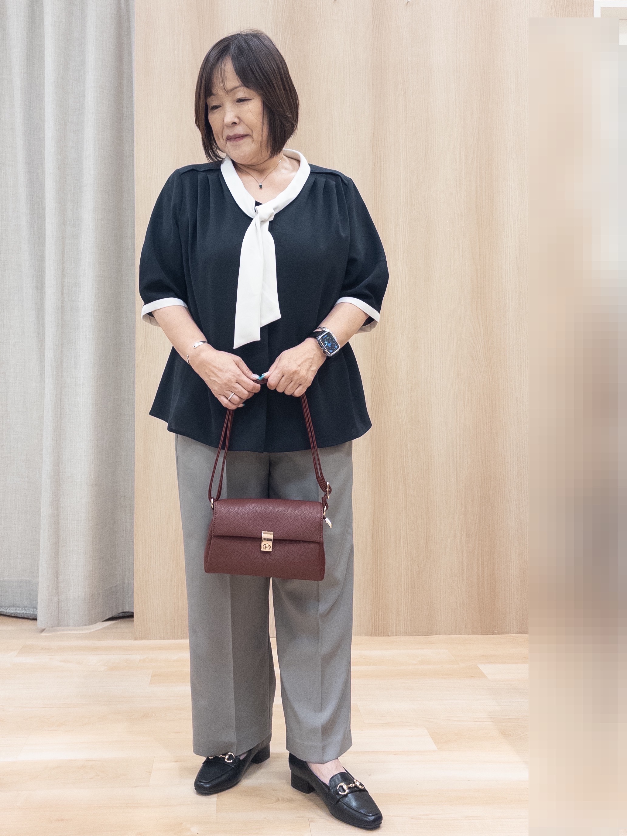 ゆみさんの「grove｜【洗濯機OK/シワになりにくい】1枚で華やぐ配色ボウタイブラウス」を使ったコーディネート