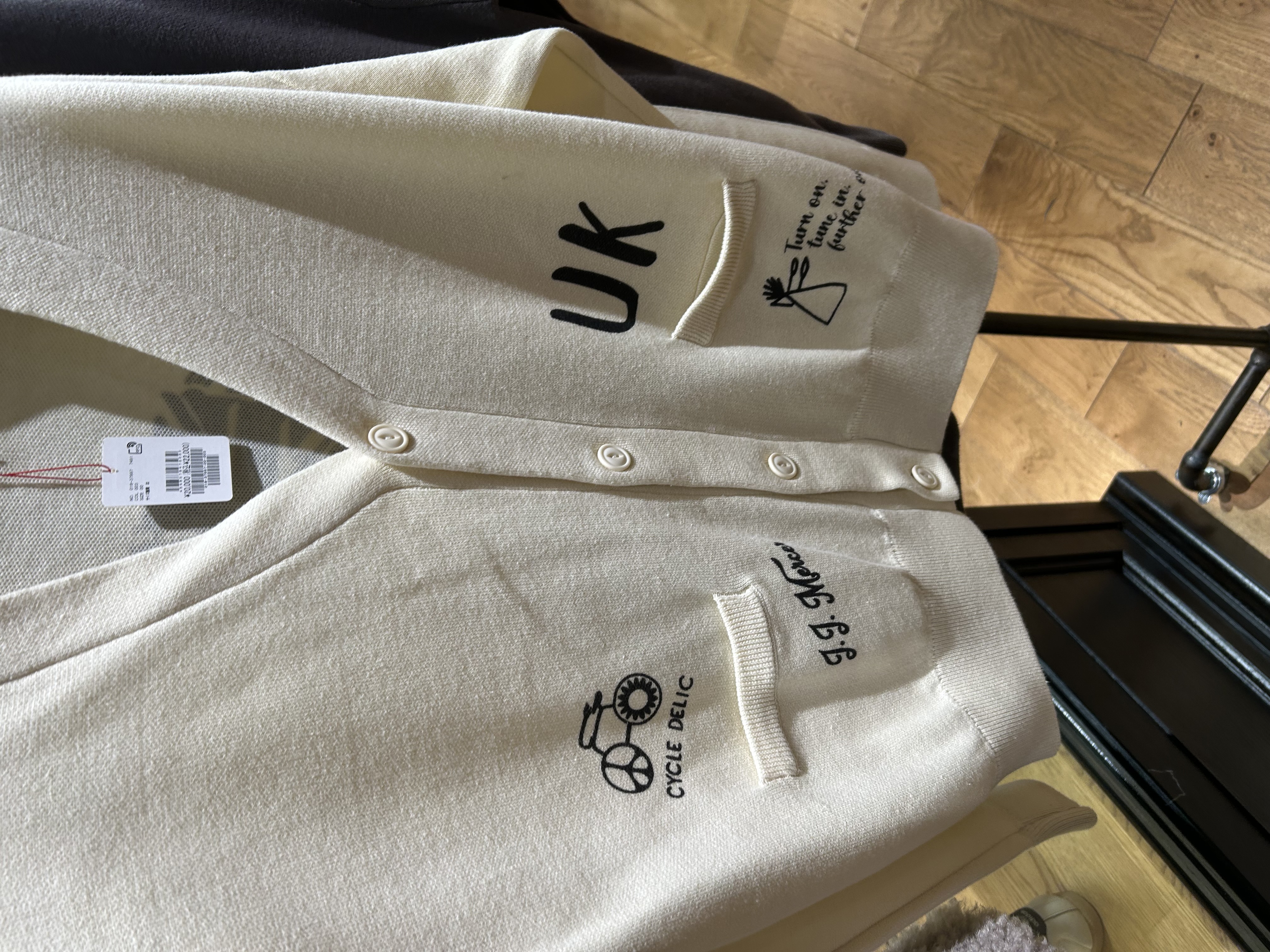 とりみさんの「DRESSTERIOR｜【接触冷感】クールタッチカットハーフスリーブプルオーバー」を使ったコーディネート