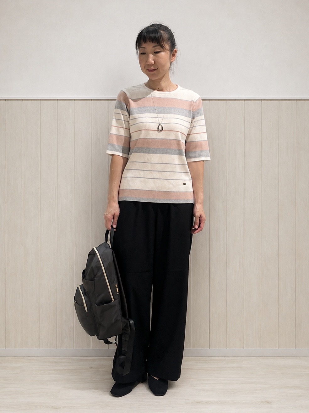 まつみさんの「SHOO･LA･RUE｜【洗濯後しわになりにくい/S-LL】キーネック金ボタンポケットシャツ」を使ったコーディネート