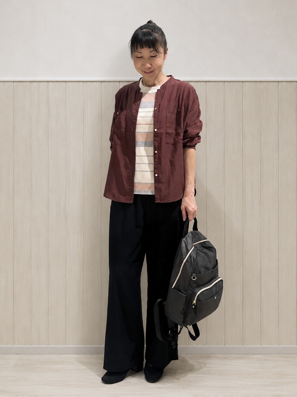 まつみさんの「SHOO･LA･RUE｜【洗濯後しわになりにくい/S-LL】キーネック金ボタンポケットシャツ」を使ったコーディネート