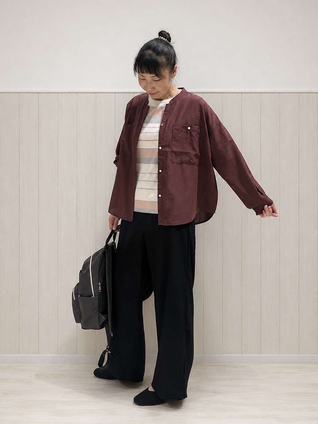 まつみさんの「SHOO･LA･RUE｜【洗濯後しわになりにくい/S-LL】キーネック金ボタンポケットシャツ」を使ったコーディネート