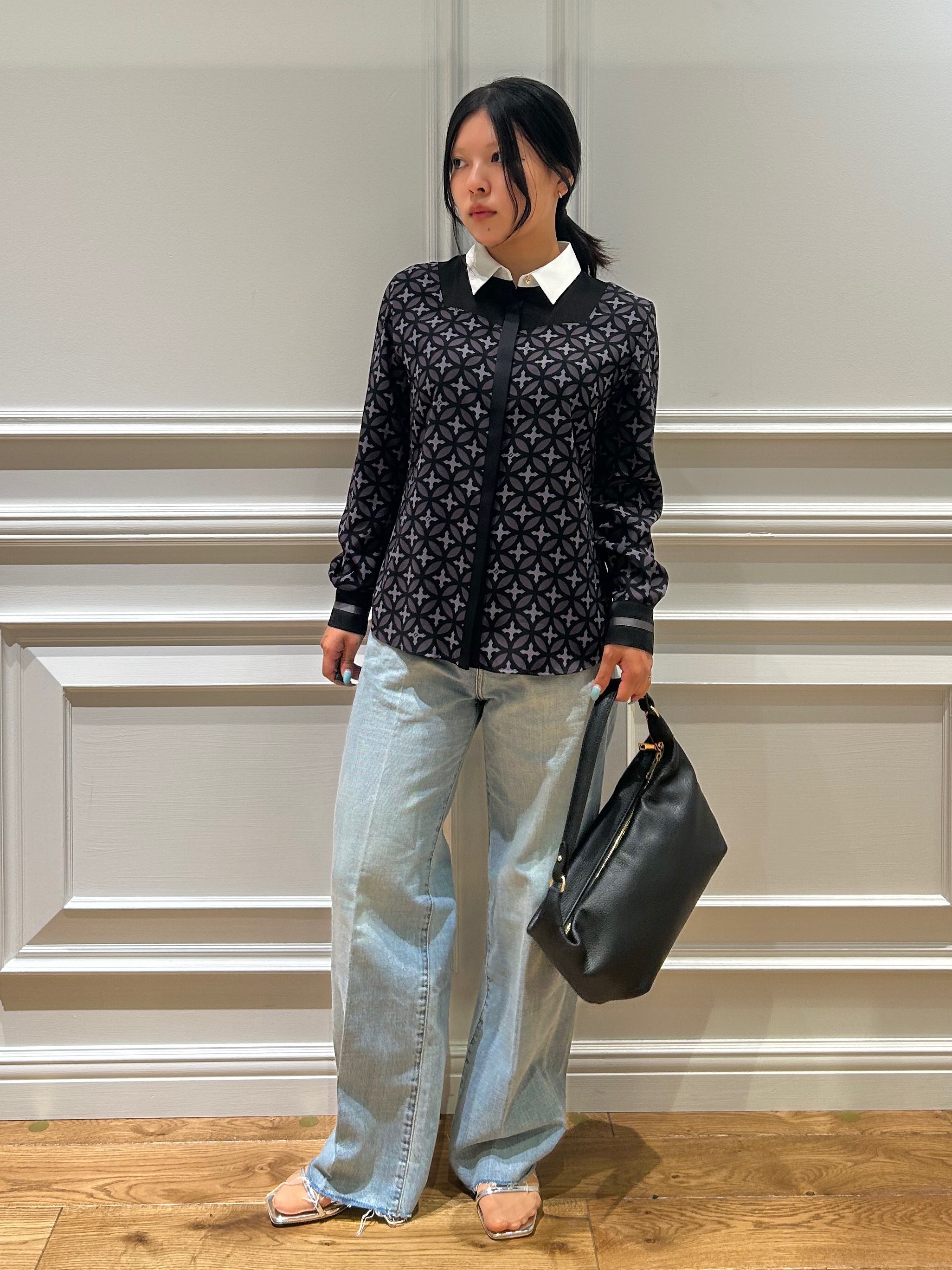 とりみさんの「DRESSTERIOR｜オーバーラップサークル クレリックブラウス」を使ったコーディネート