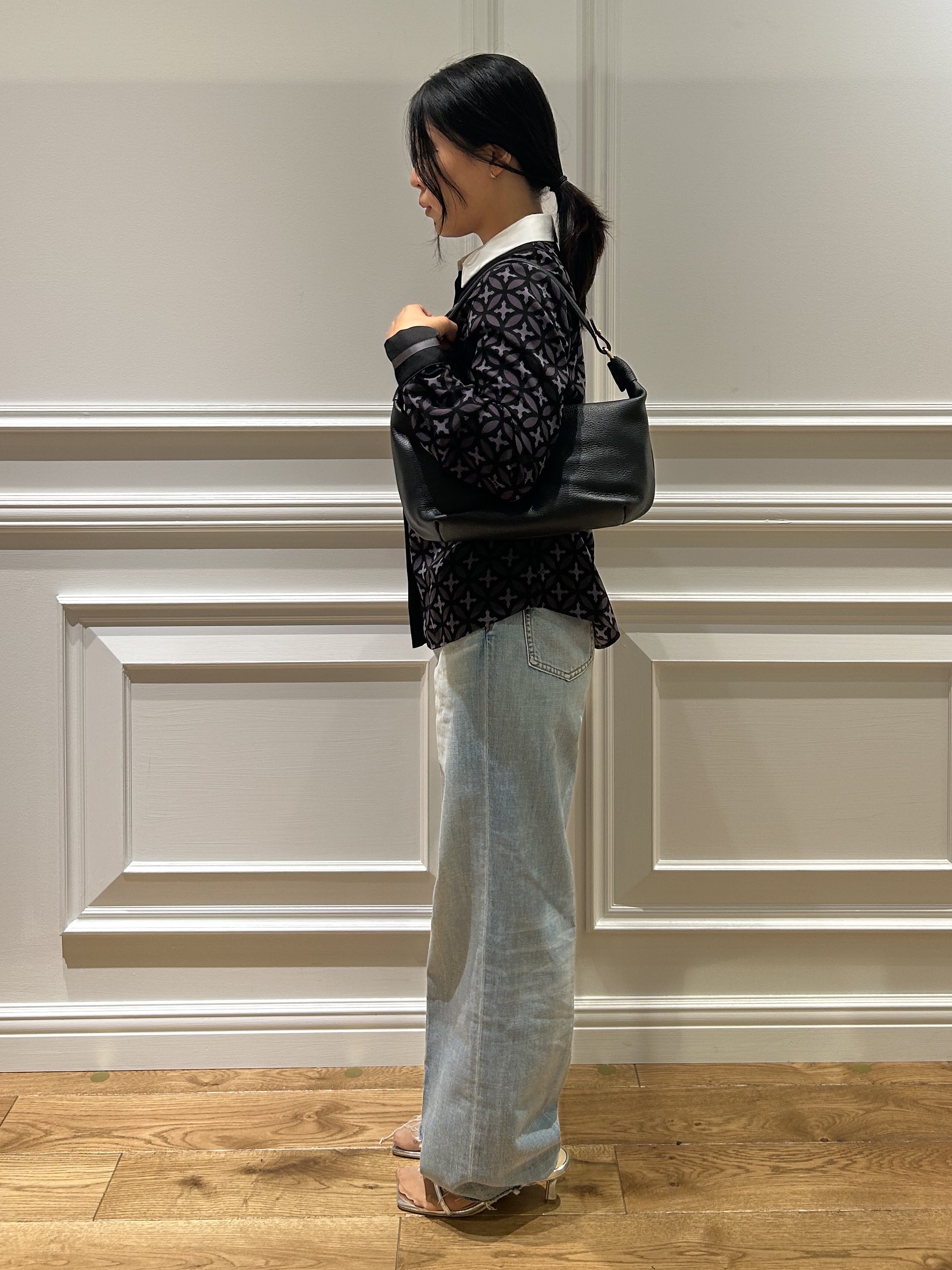とりみさんの「DRESSTERIOR｜オーバーラップサークル クレリックブラウス」を使ったコーディネート