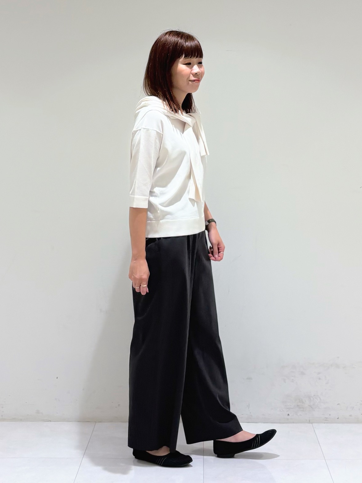 tsuyuさんの「INDIVI｜【褒められパンツ／洗える／ウエストゴム】ワイドタックパンツ」を使ったコーディネート