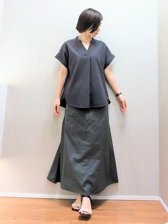 ミズタさんの「UNTITLED｜【秋羽織り/ジップ】トリコットシアーブラウス」を使ったコーディネート