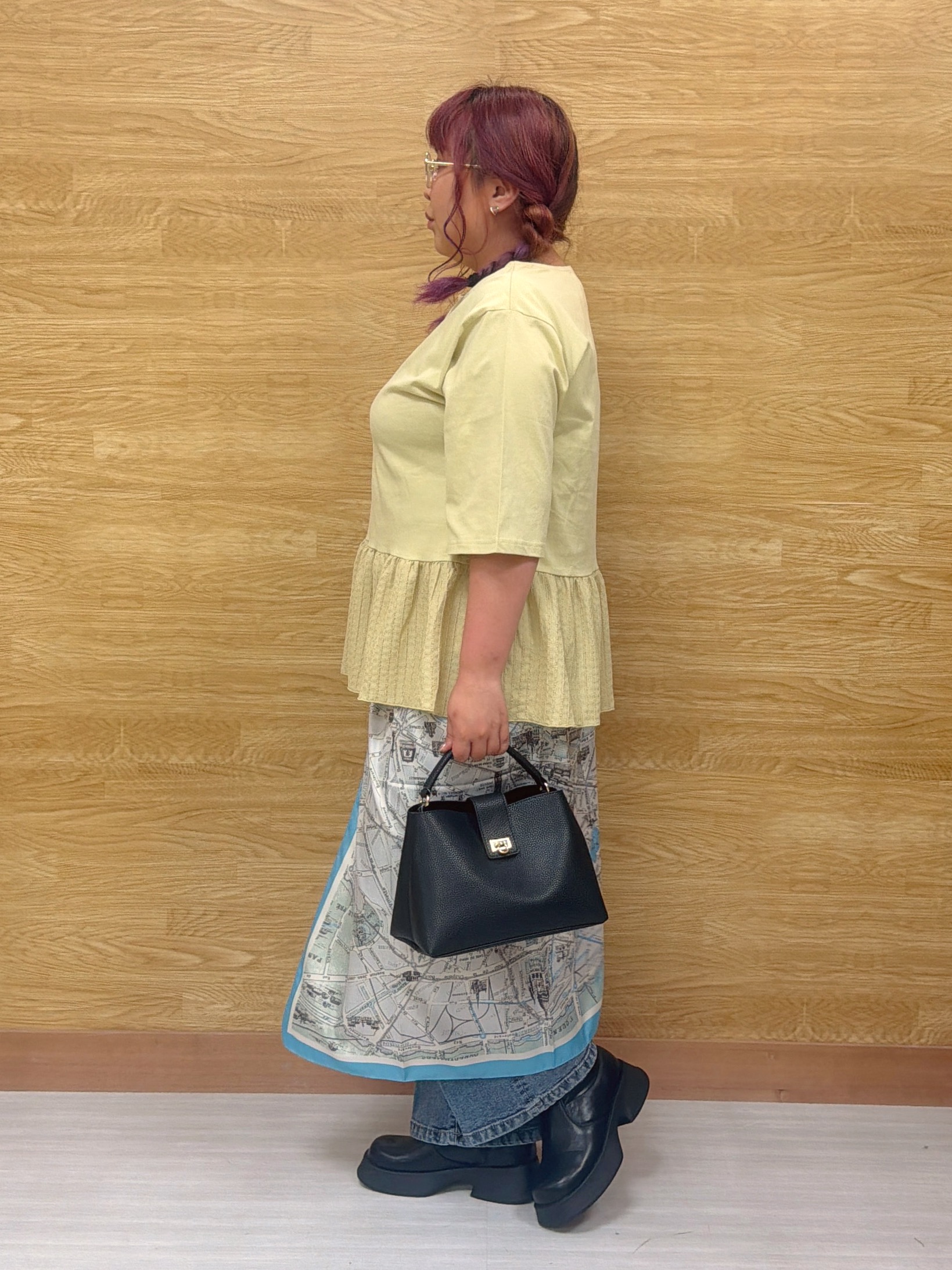 ぁむさんの「SHOO･LA･RUE｜【S-LL】自然に体型カバー 裾切替 ペプラム刺繍Tシャツ」を使ったコーディネート