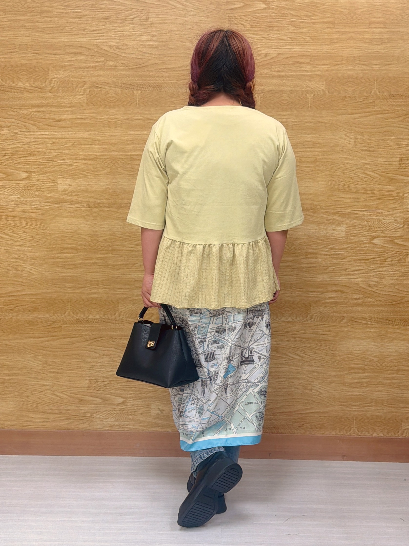 ぁむさんの「SHOO･LA･RUE｜【S-LL】自然に体型カバー 裾切替 ペプラム刺繍Tシャツ」を使ったコーディネート