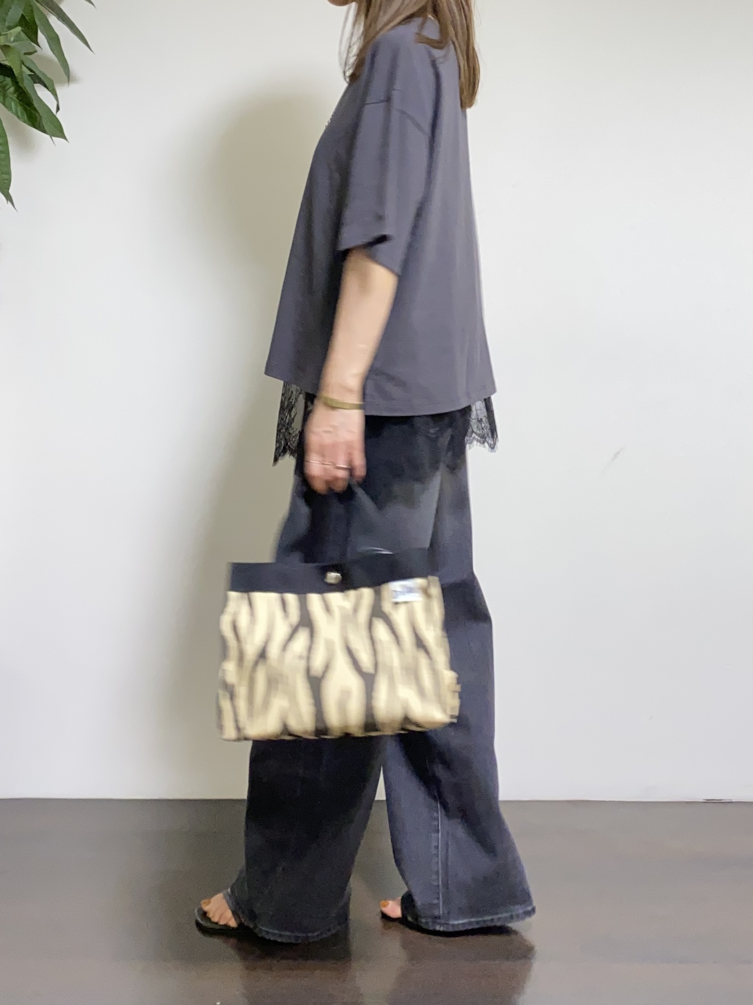 tomoさんの「UNTITLED｜【1枚でもセットでも】レースキャミ付きプルオーバー」を使ったコーディネート