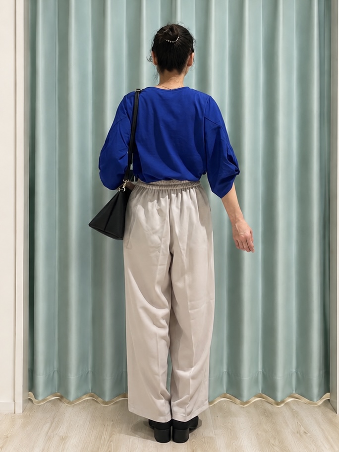 まつみさんの「SHOO･LA･RUE｜【S-LL/洗濯機可/二の腕カバー】楽に上品見え ツイストスリーブトップス」を使ったコーディネート