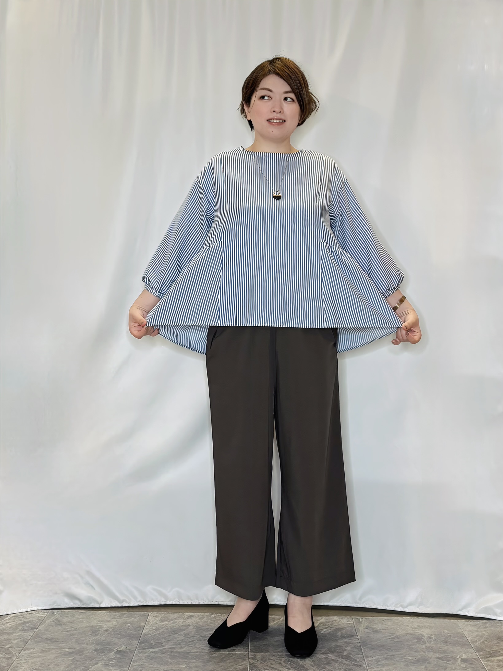 たみさんの「SHOO･LA･RUE｜【S-LL/洗濯機可/体型カバー】サイドギャザーで後ろも魅せる 7分袖ペプラムブラウス」を使ったコーディネート