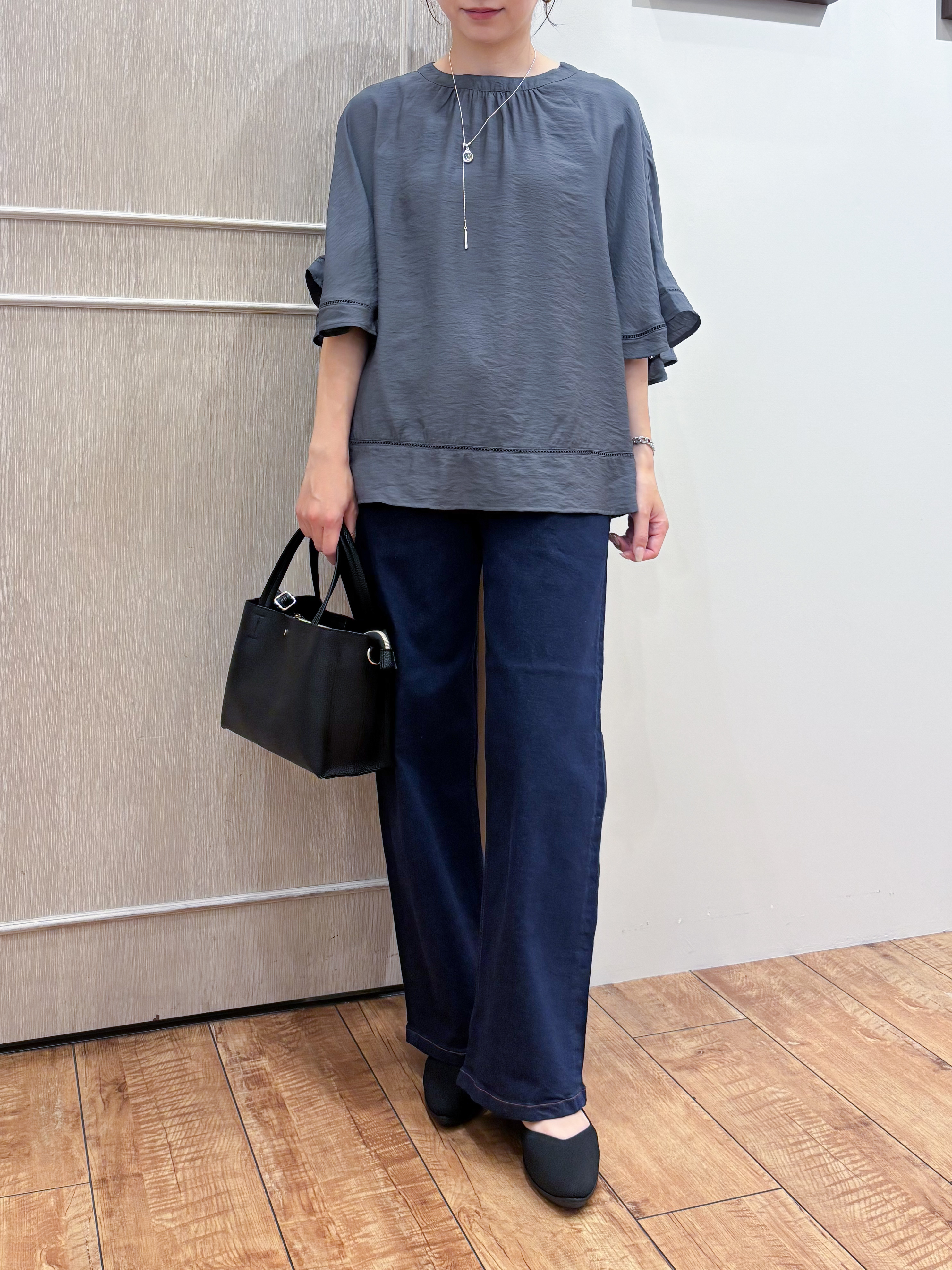 なみさんの「SHOO･LA･RUE｜【ひんやり/S-LL/体型カバー】はしごレースが涼し気な スラブポンチョ風ブラウス」を使ったコーディネート