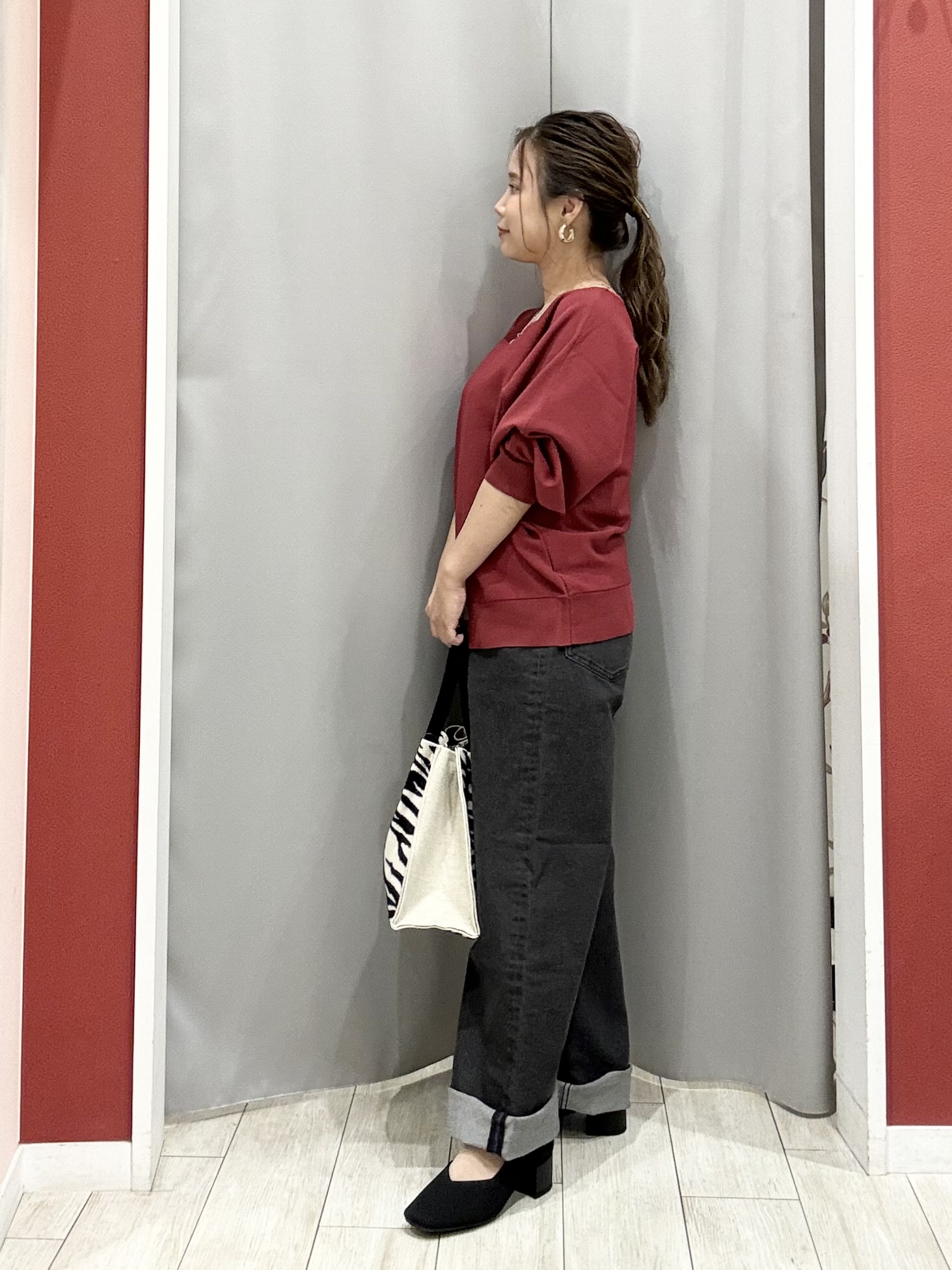 shioさんの「SHOO･LA･RUE｜【洗濯機可】軽やかでさらっとしたタッチ すっきり見えドルマンニット」を使ったコーディネート