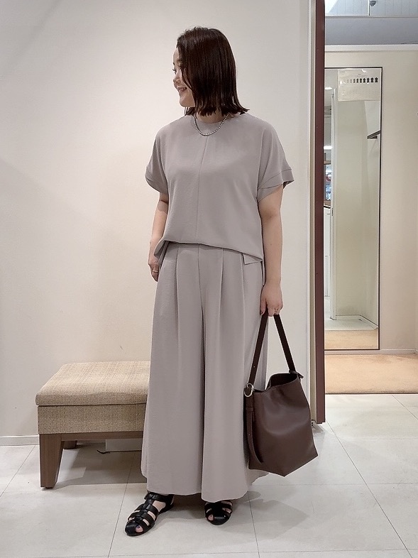 YUIさんの「UNTITLED｜【セットアップ可/UVカット/前後2WAY】リラクシーフレンチスリーブブラウス」を使ったコーディネート