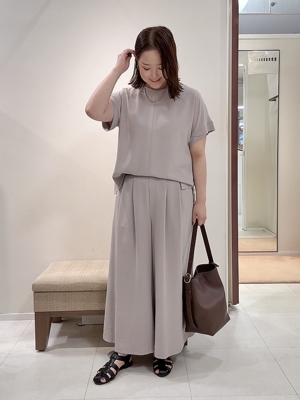 YUIさんの「UNTITLED｜【セットアップ可/UVカット/前後2WAY】リラクシーフレンチスリーブブラウス」を使ったコーディネート