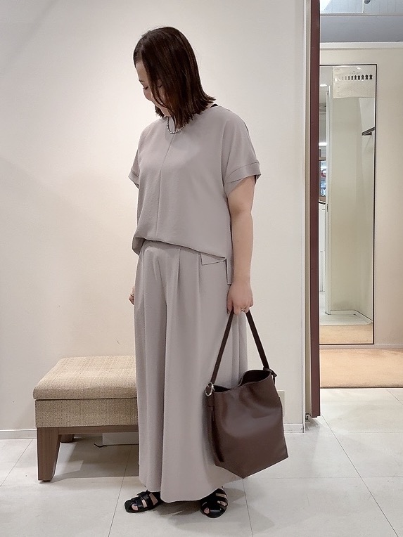 YUIさんの「UNTITLED｜【セットアップ可/UVカット/前後2WAY】リラクシーフレンチスリーブブラウス」を使ったコーディネート