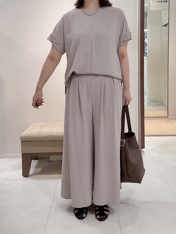 YUIさんの「UNTITLED｜【セットアップ可/UVカット/前後2WAY】リラクシーフレンチスリーブブラウス」を使ったコーディネート