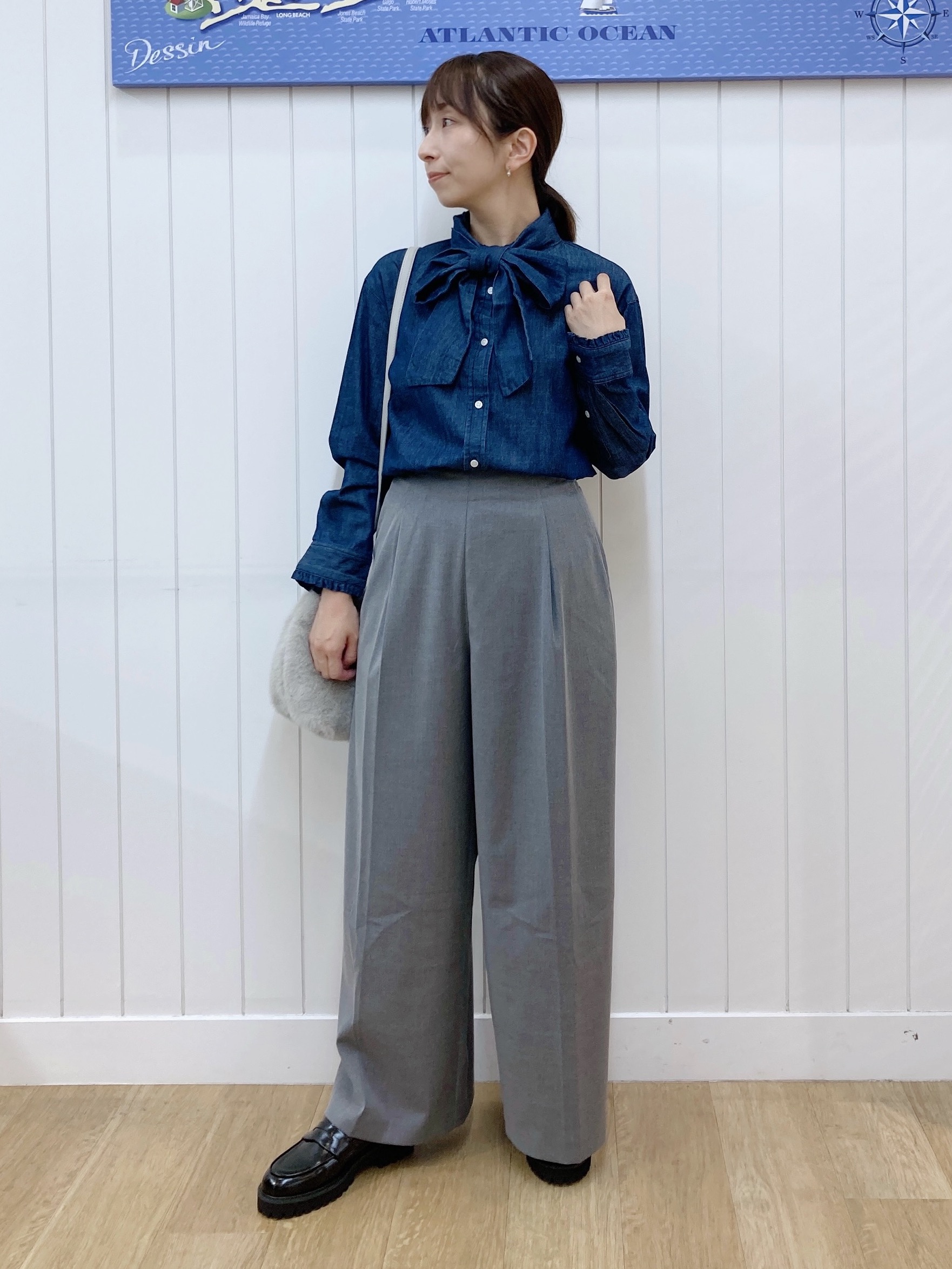yoshiさんの「Dessin｜【ボウタイ取り外し可】2WAYデニムフリルシャツ」を使ったコーディネート
