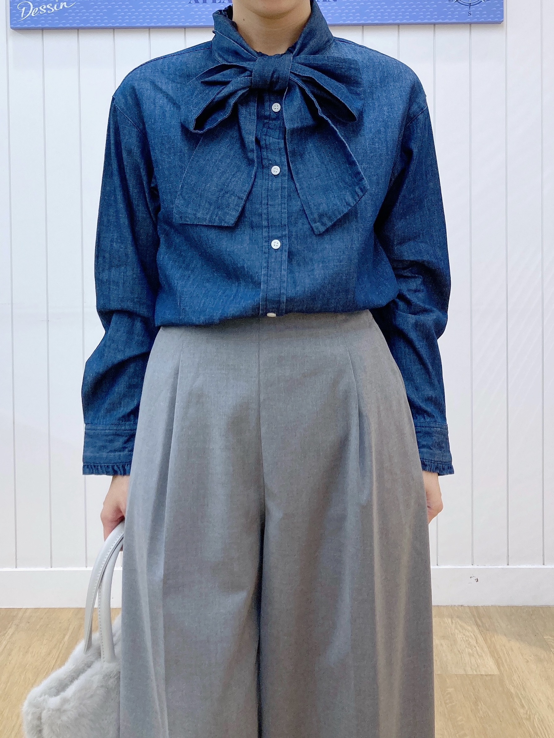 yoshiさんの「Dessin｜【ボウタイ取り外し可】2WAYデニムフリルシャツ」を使ったコーディネート