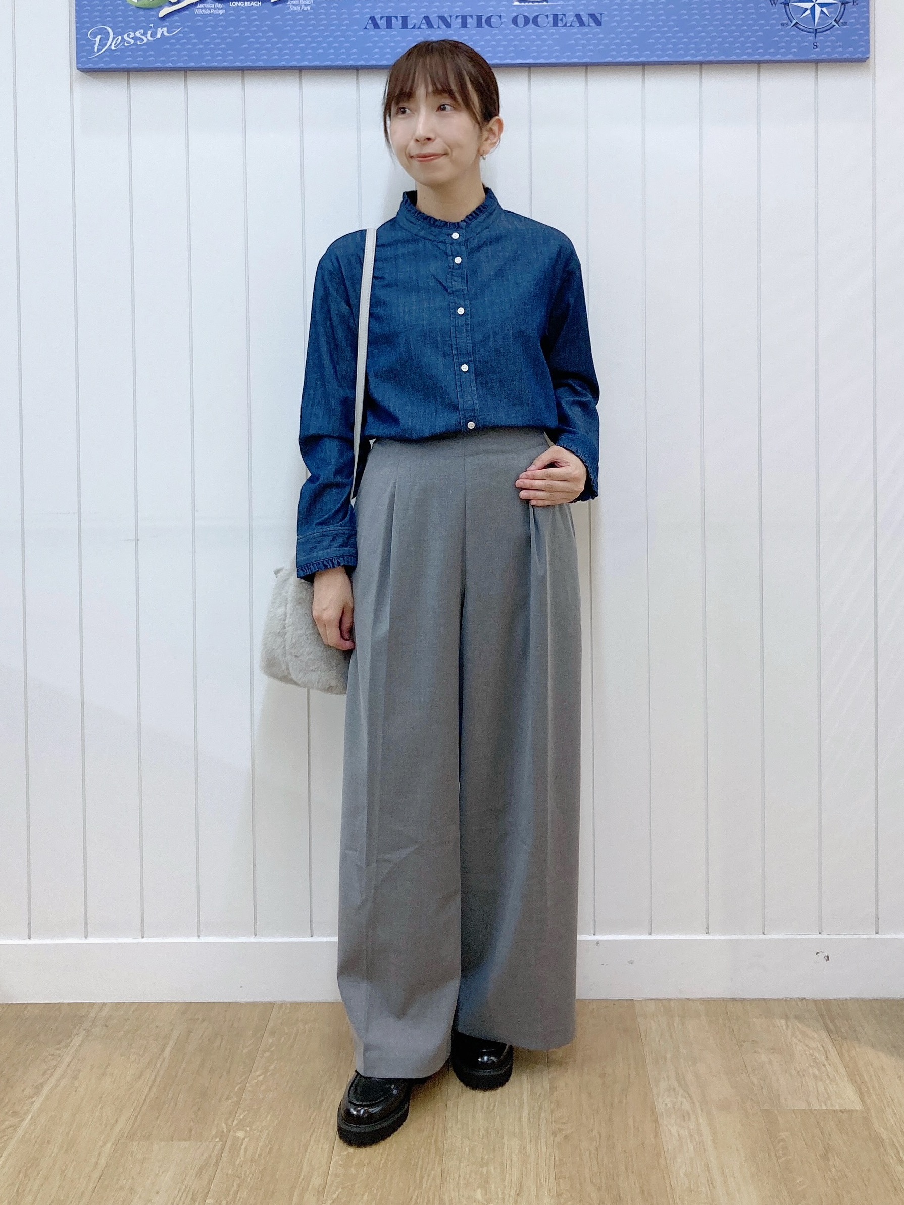 yoshiさんの「Dessin｜【ボウタイ取り外し可】2WAYデニムフリルシャツ」を使ったコーディネート