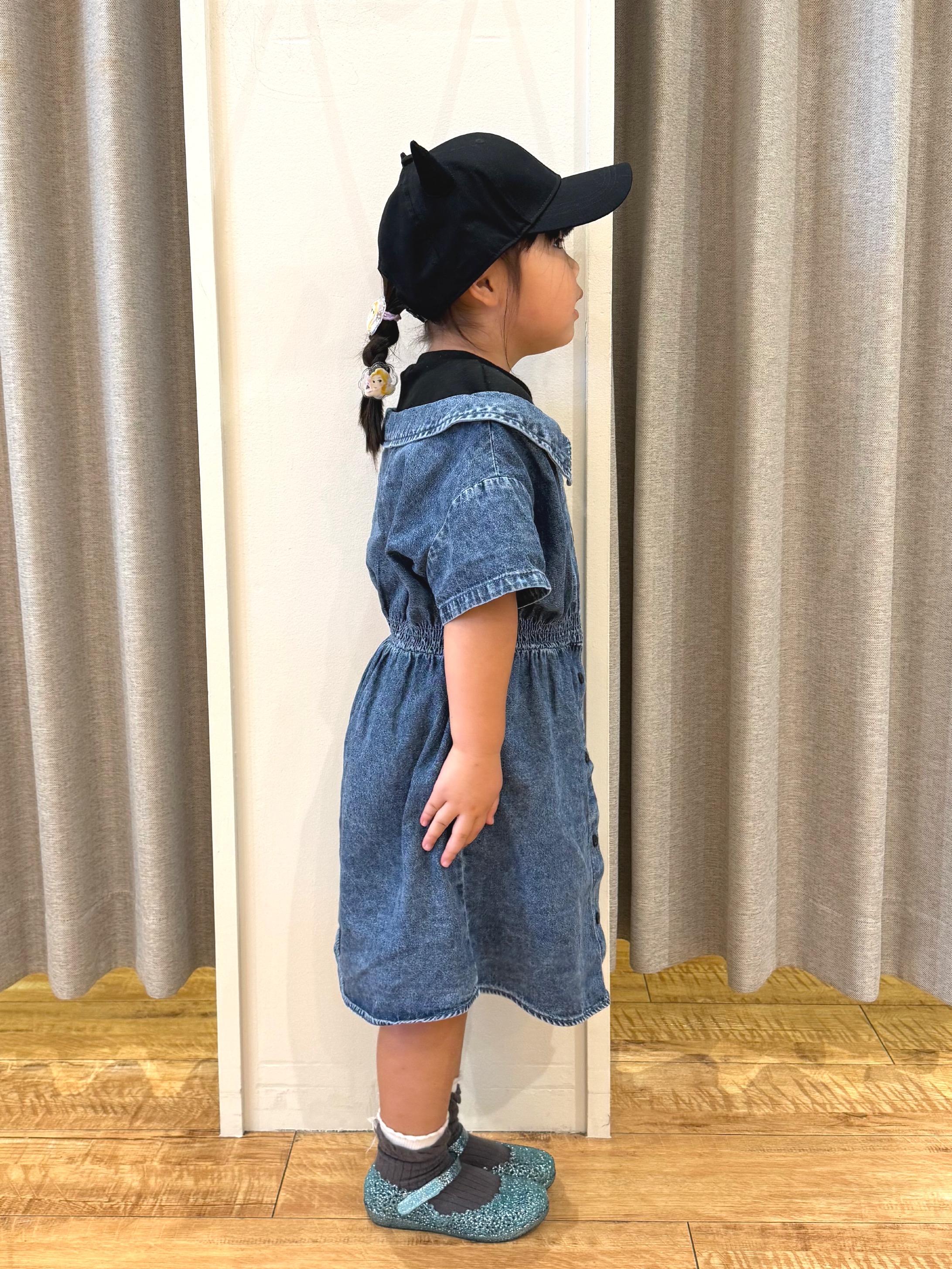 愛さんの「SHOO･LA･RUE｜【110-150㎝】デニムドッキングワンピース」を使ったコーディネート