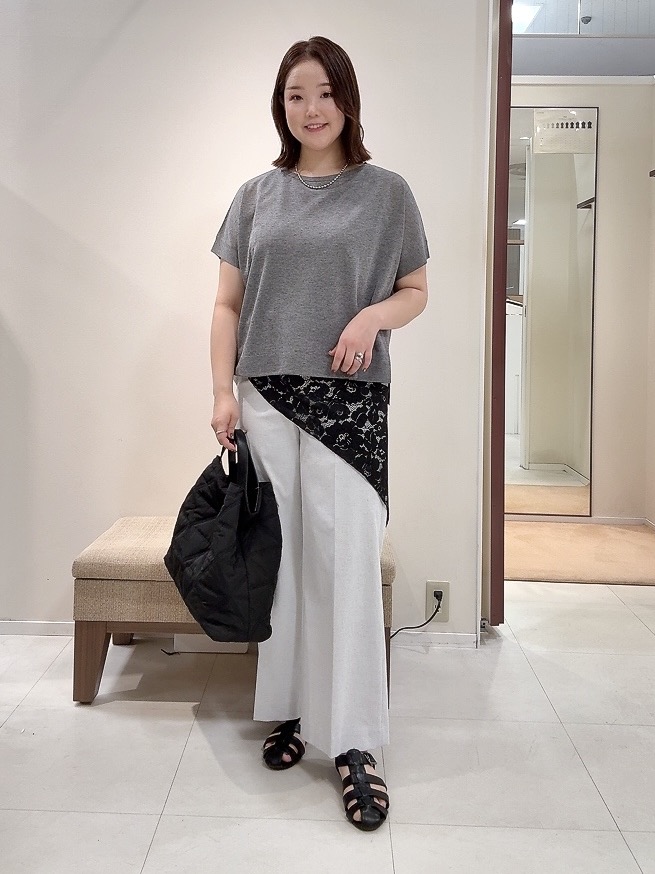 YUIさんの「UNTITLED｜【アンサンブル可/品のある透け感】Tシャツ風ニットトップス」を使ったコーディネート